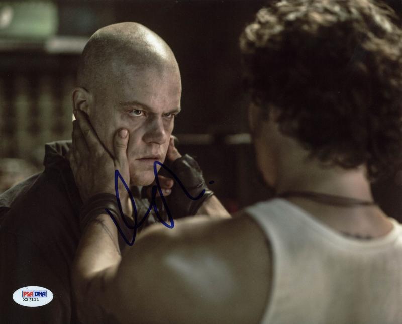 Matt Damon Elysium Signed Authentic 8X10 Photo Autographed PSA/DNA #X27111
