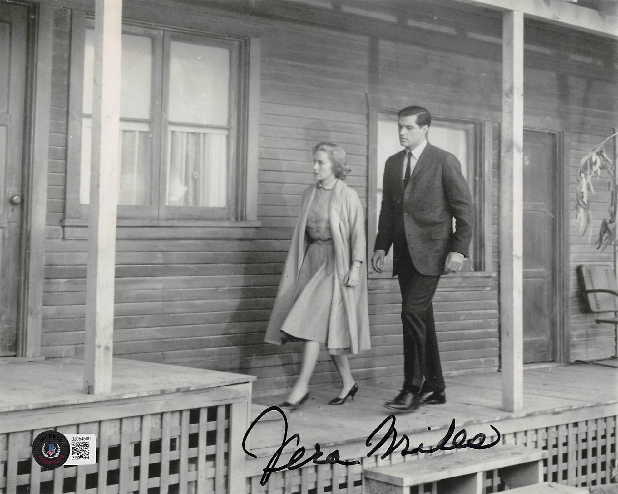 Vera Miles Psycho Authentic Signed 8x10 Horizontal Black & White Photo BAS 1
