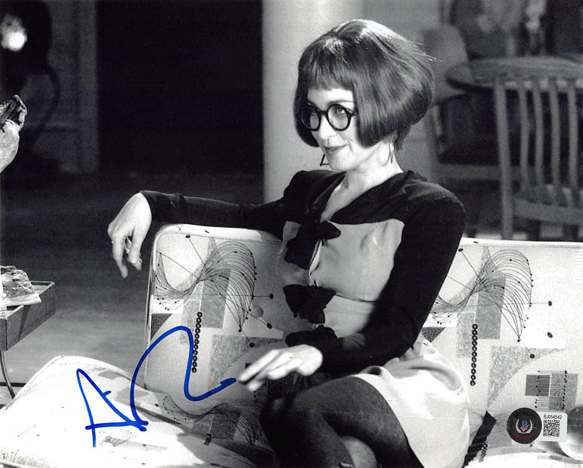 Annie Potts Ghostbusters Signed 8x10 Horizontal Photo w/ Blue Sig BAS 5