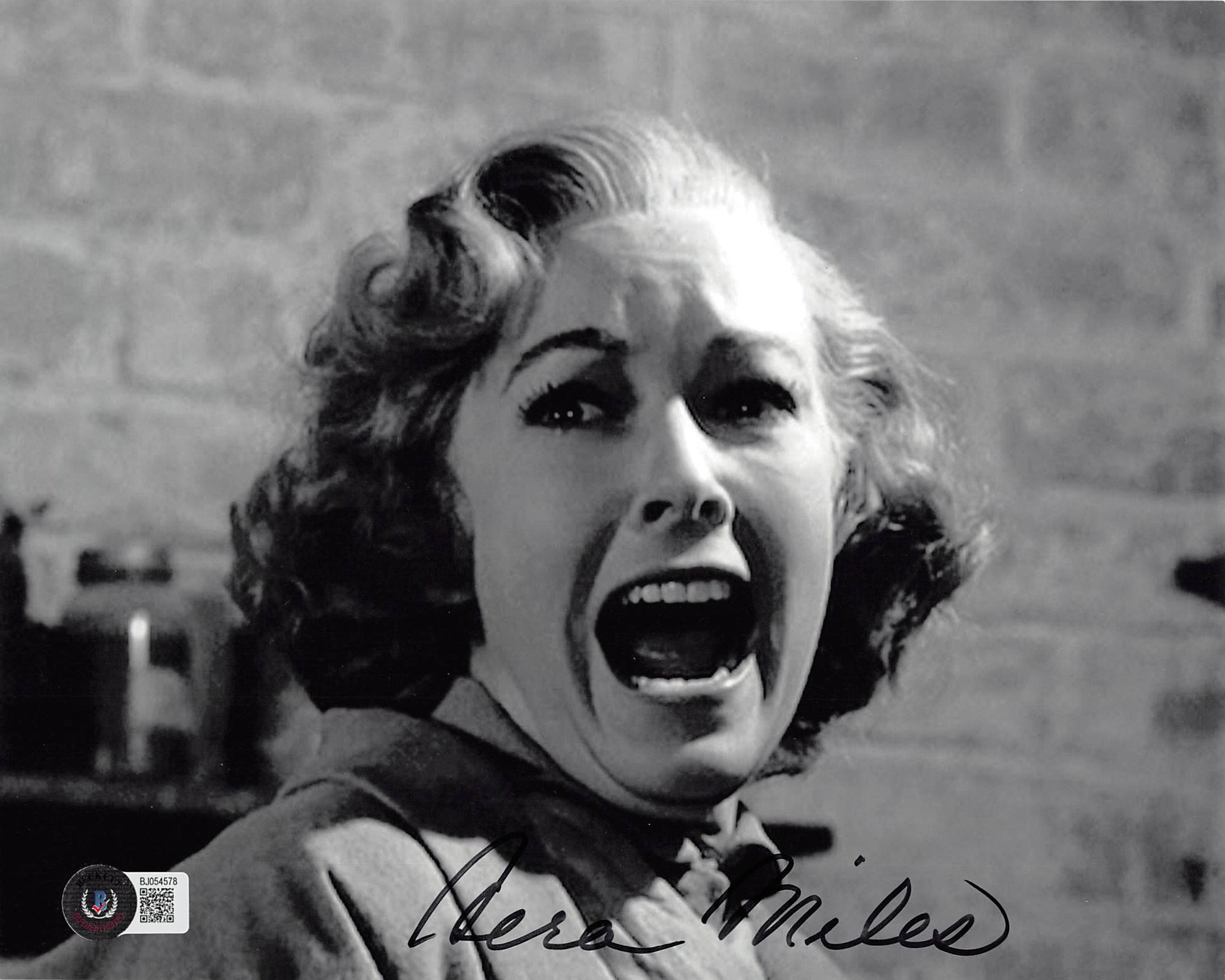 Vera Miles Psycho Authentic Signed 8x10 Horizontal Black & White Photo BAS 3