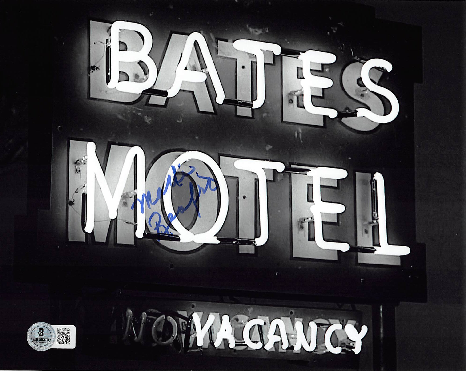 Marli Renfro Bates Motel Authentic Signed 8x10 Horizontal Photo BAS 1