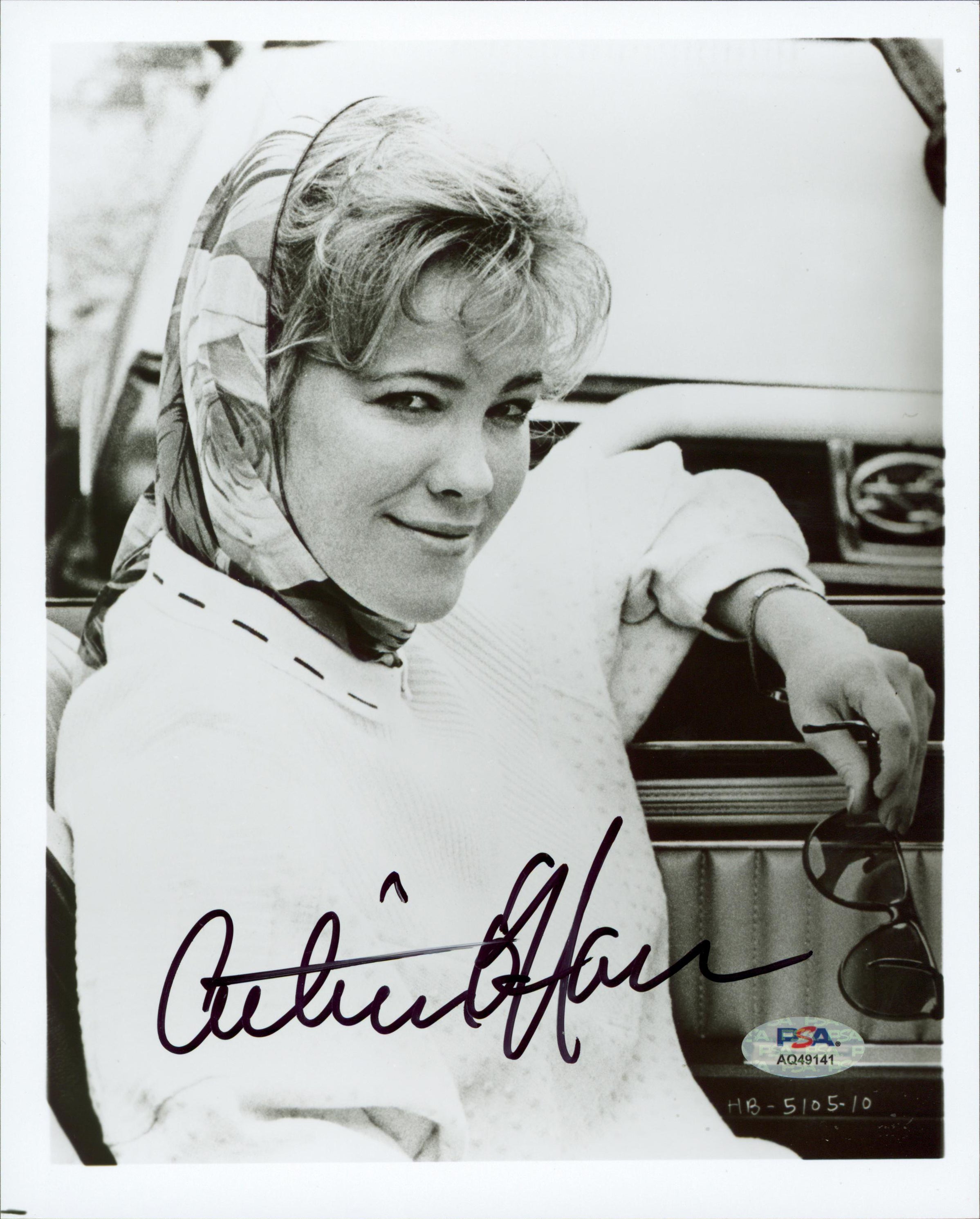 Catherine O'Hara Heartburn Authentic Signed 8x10 Vertical Photo PSA/DNA #AQ49141