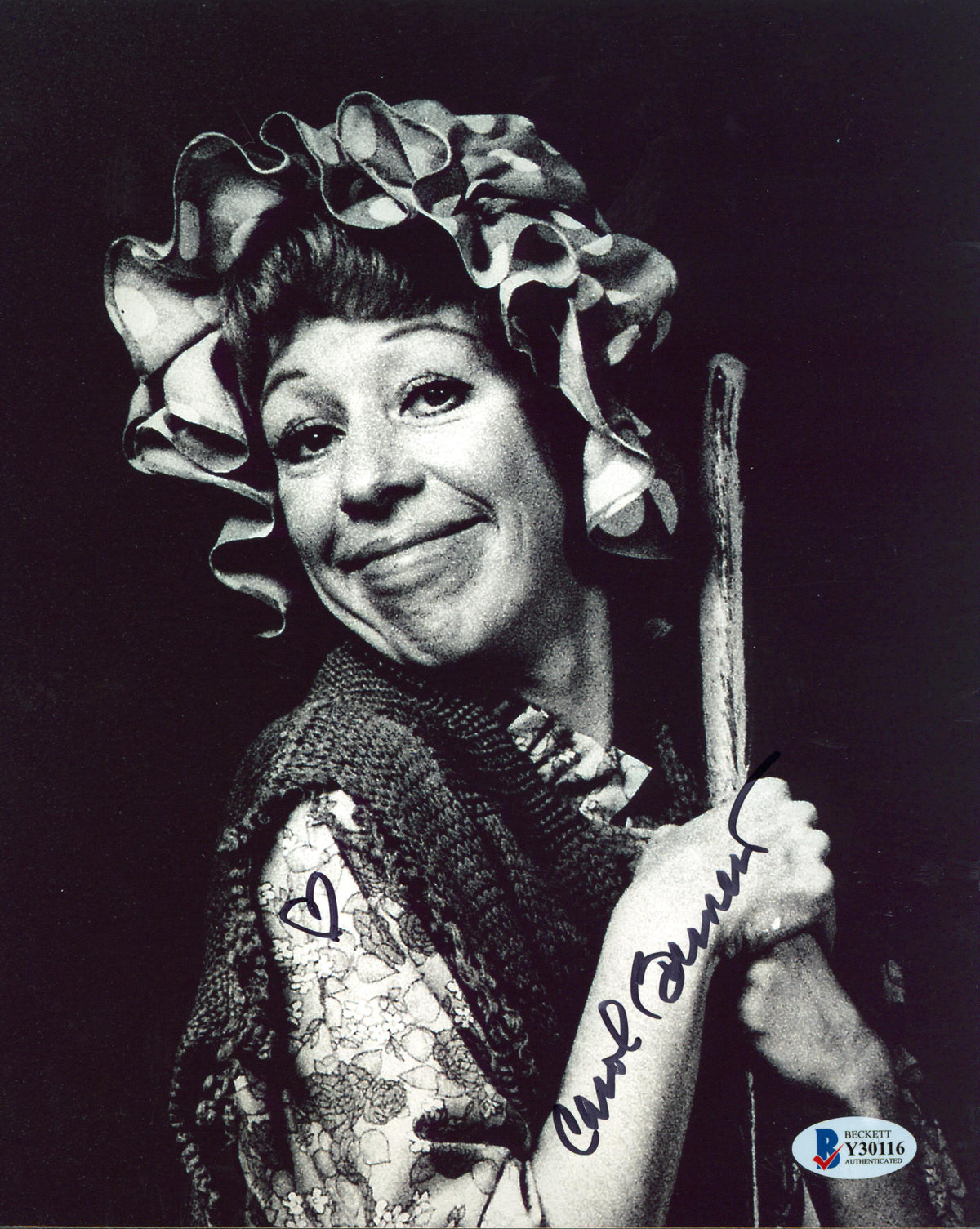 Carol Burnett Authentic Signed 8x10 Black & White Photo Autographed BAS #Y30116
