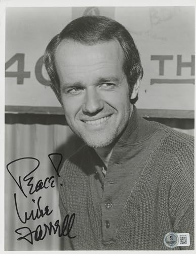 Mike Farrell M*A*S*H "Peace!" Authentic Signed 8x10 Photo BAS #BN74346