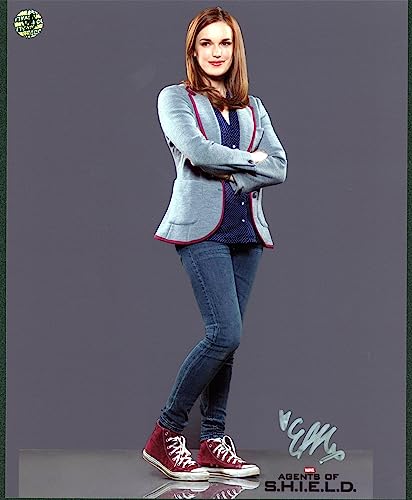 Elizabeth Henstridge Marvel's Agents of SHIELD Signed 8x10 Photo Wizard World 13