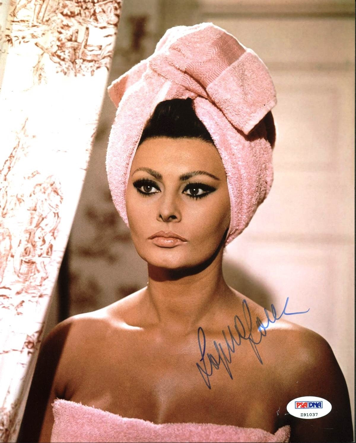 Sophia Loren Authentic Signed 8X10 Photo Autographed PSA/DNA #Z91037
