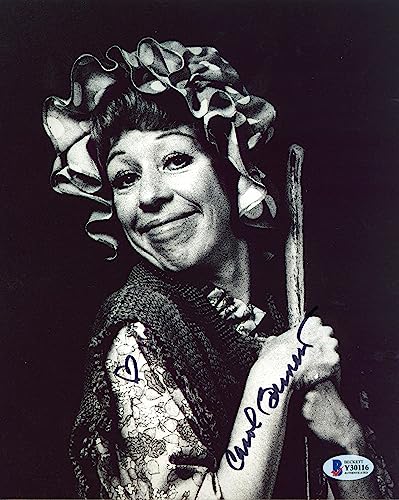 Carol Burnett Authentic Signed 8x10 Black & White Photo Autographed BAS #Y30116