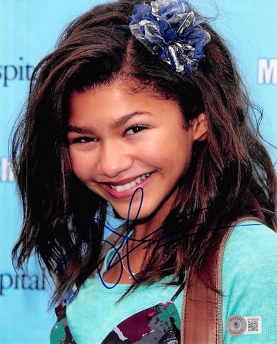 Zendaya Spider-Man: No Way Home Authentic Signed 8x10 Photo BAS #BF88657