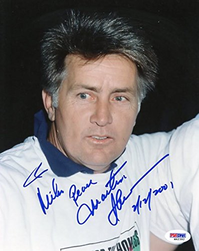 Martin Sheen The West Wing Signed Authentic 8X10 Photo Autograph PSA/DNA #M42392