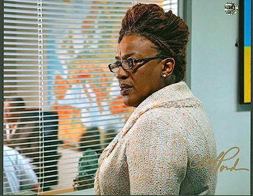 CCH Pounder Warehouse 13 Authentic Signed 8x10 Photo Wizard World #022095