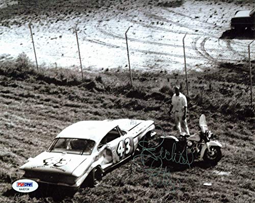 NASCAR Richard Petty Authentic Signed 8x10 Photo Autographed PSA/DNA #AA42134