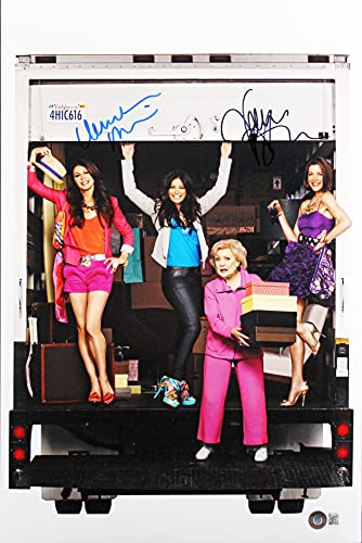 Valerie Bertinelli & Wendy Malick Hot in Cleveland Signed 12x18 Photo BAS 1