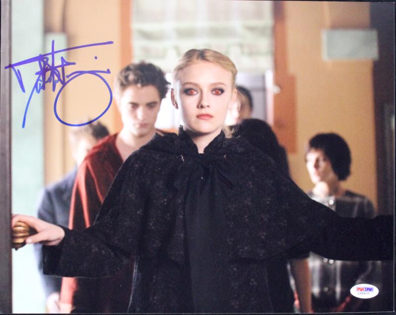 Dakota Fanning Twilight Signed Authentic 11X14 Photo Autographed PSA/DNA #L68925