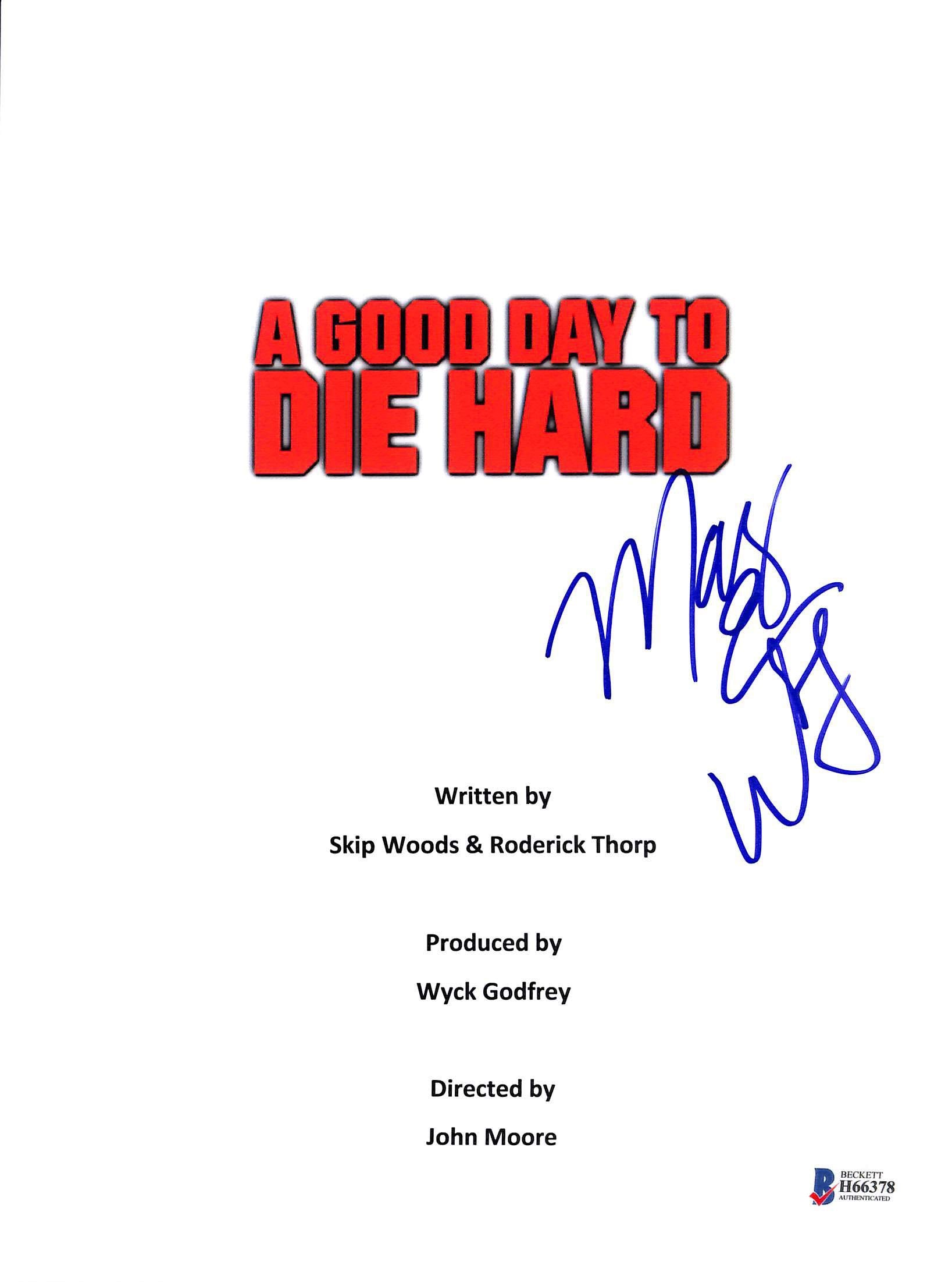 Mary Elizabeth Winstead Signed A Good Day To Die Hard Script Cover BAS #H66378
