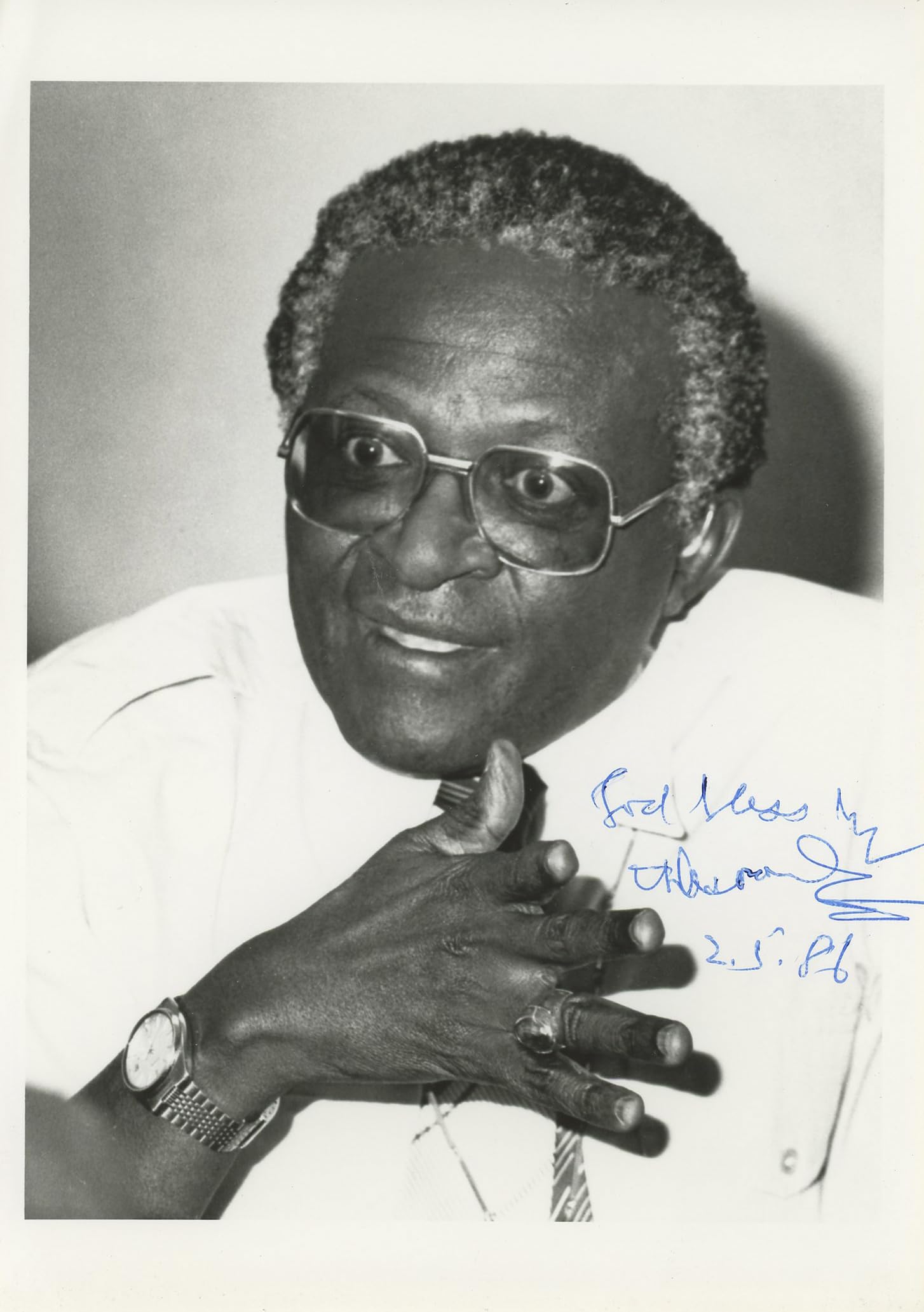 Desmond Tutu Bishop "God Bless" Authentic Signed 5x7 Photo BAS #BK43364