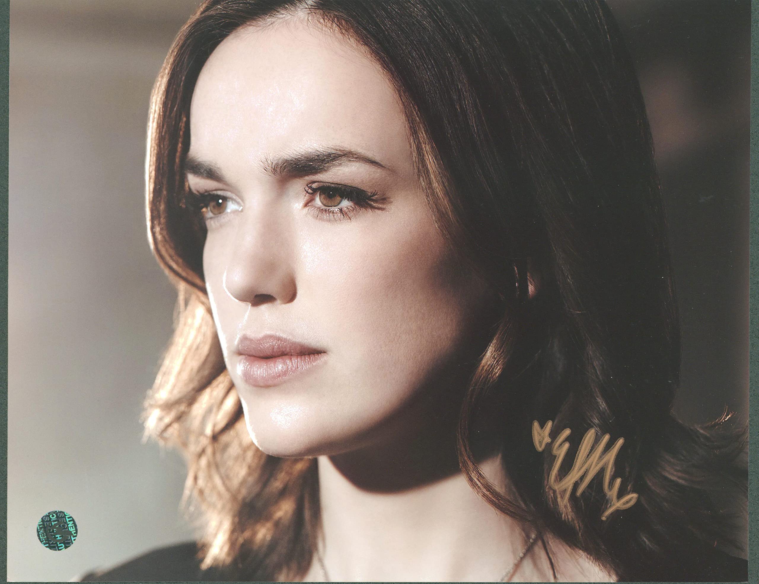Elizabeth Henstridge Marvel's Agents of SHIELD Signed 8x10 Photo Wizard World 9