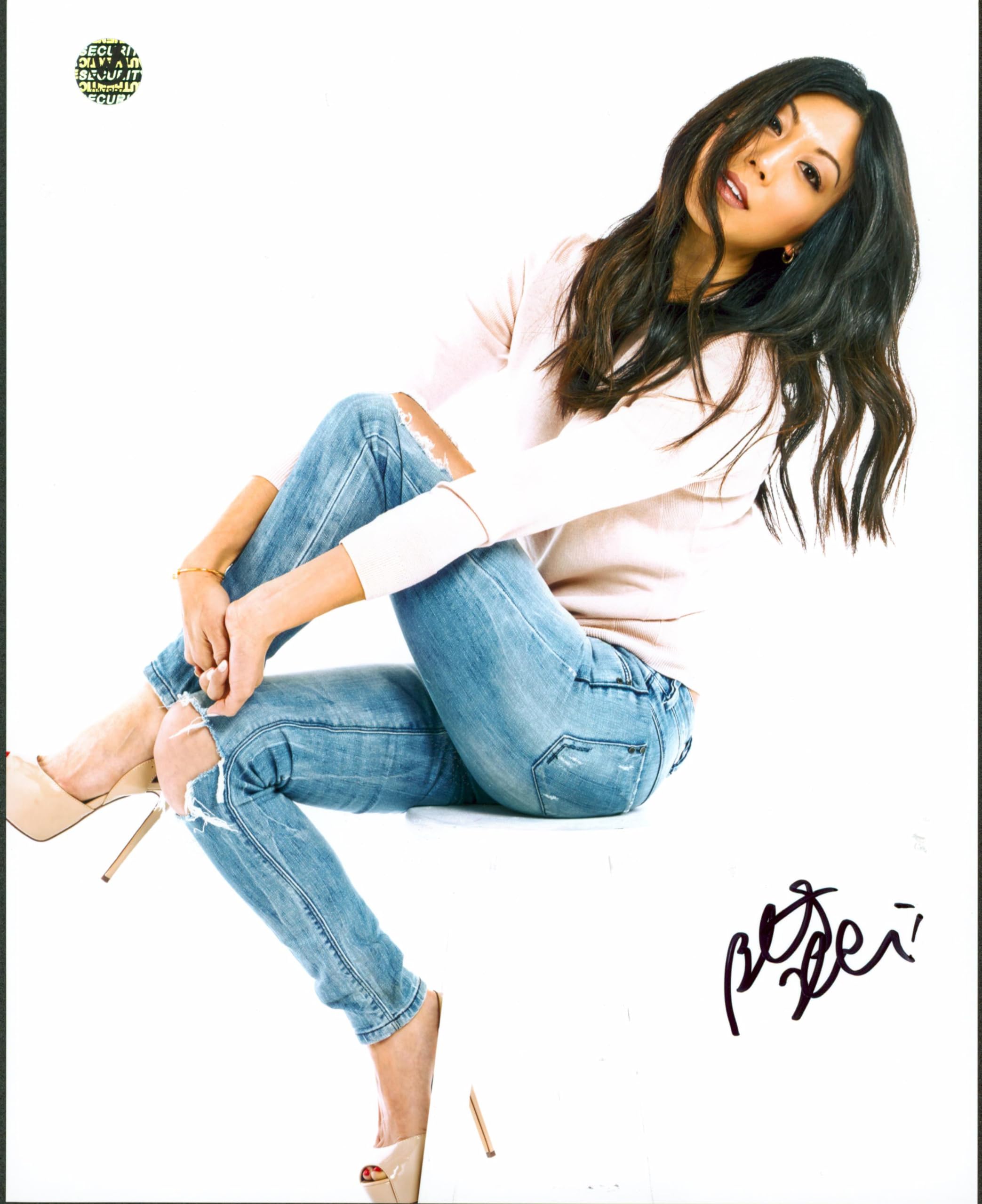 Brittany Ishibashi Marvel's Runaways Authentic Signed 8x10 Photo Wizard World 2