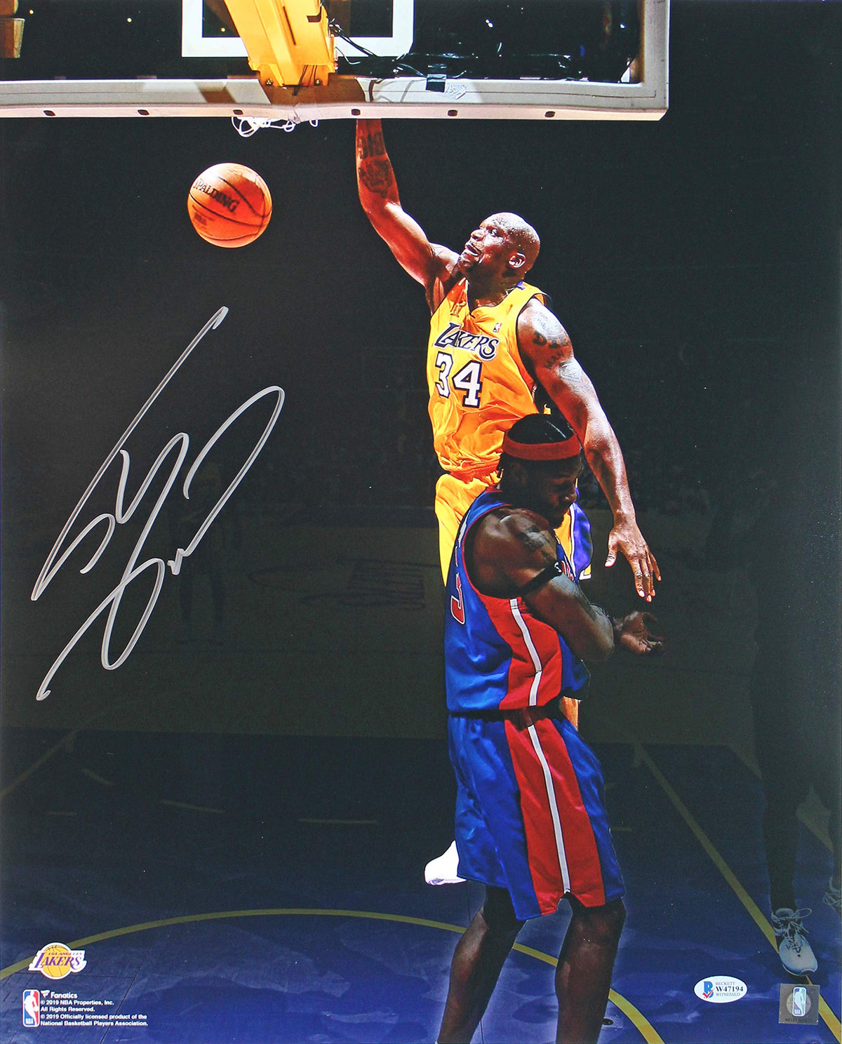 Lakers Shaquille O'Neal Signed 16x20 Vs. Pistons Vertical Photo BAS Witnessed