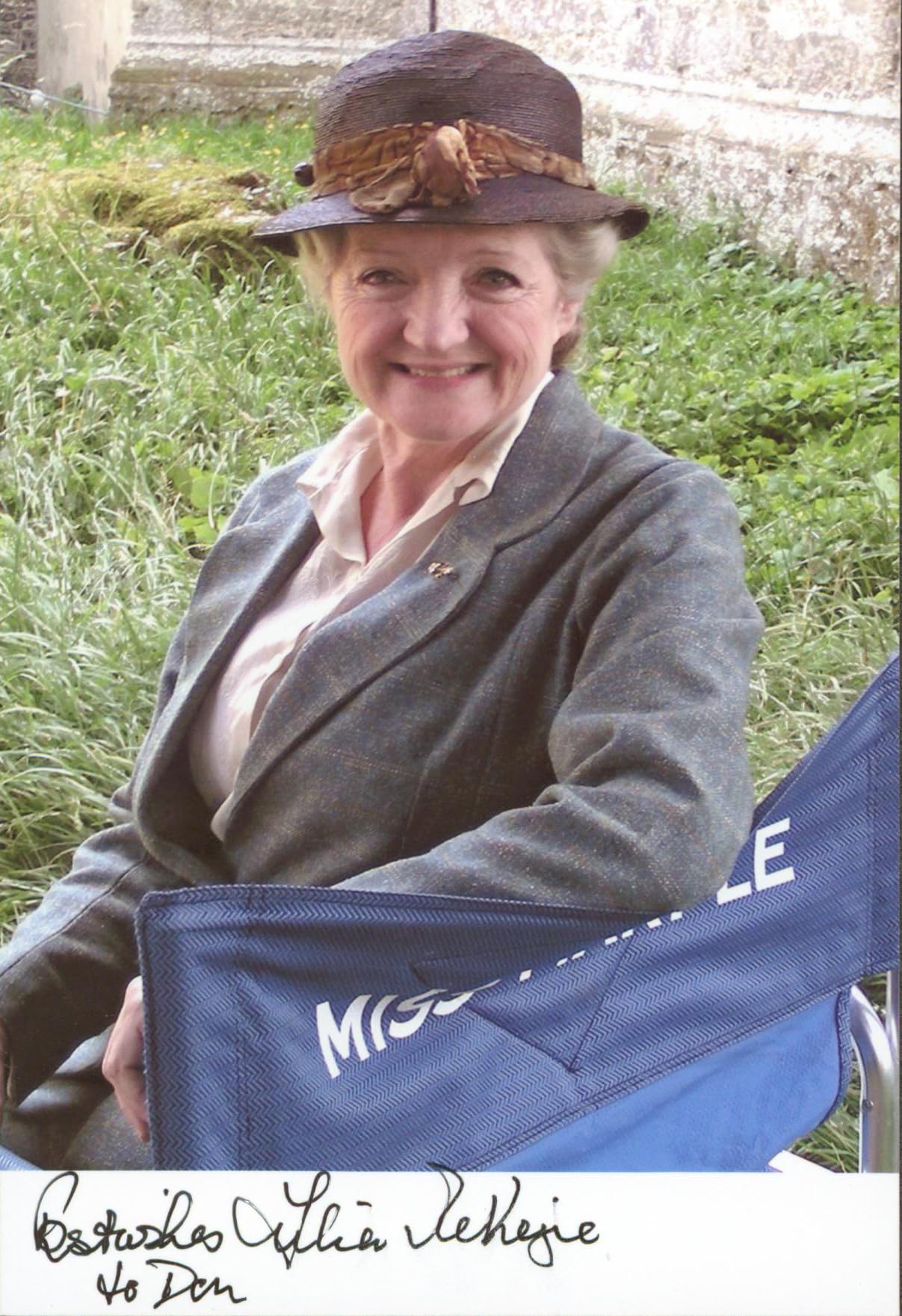 Julia McKenzie Notes on a Scandal "Best Wishes" Signed 4x6 Photo BAS #BM03275