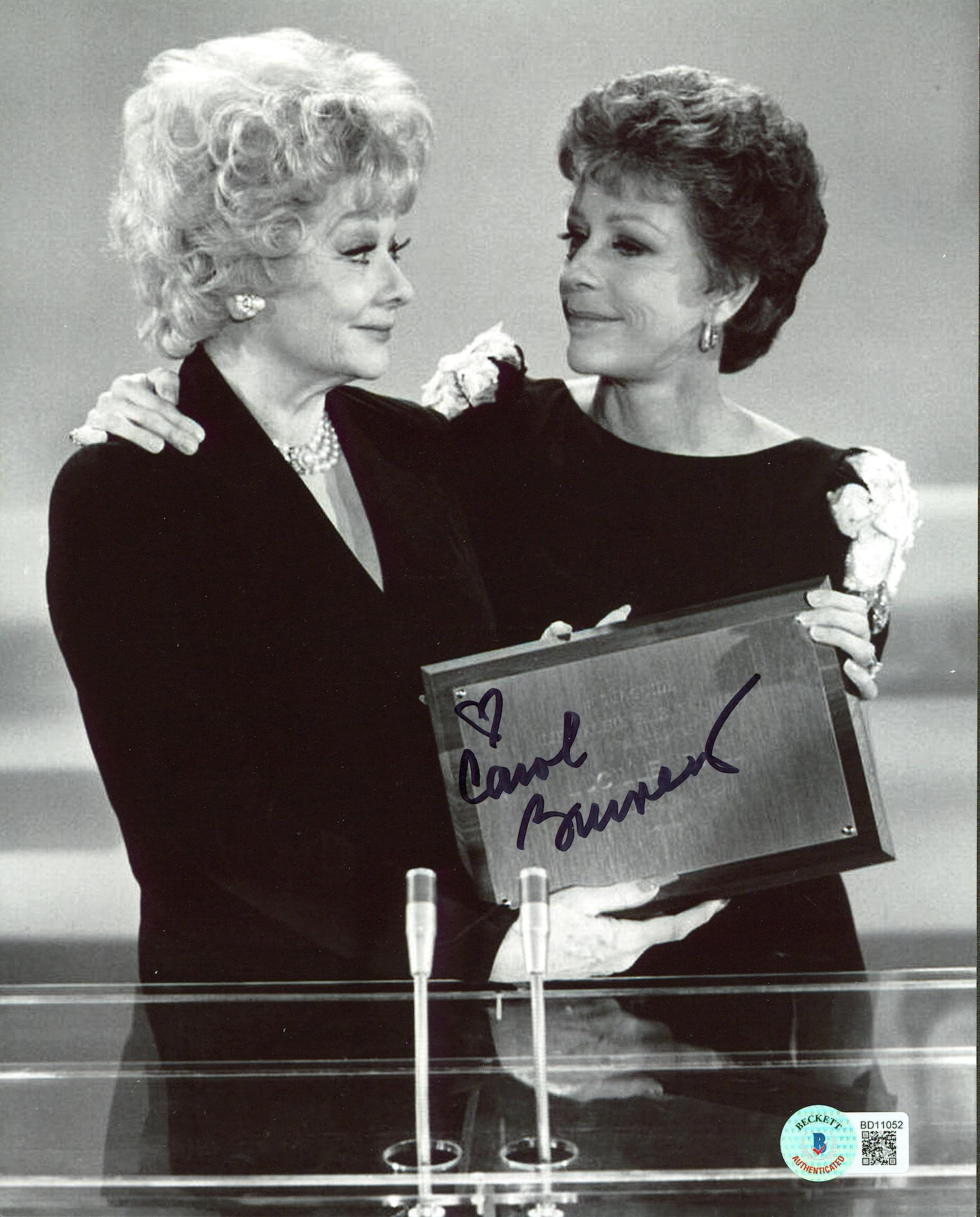 Carol Burnett Authentic Signed 8x10 Black & White Photo Autographed BAS #BD11052
