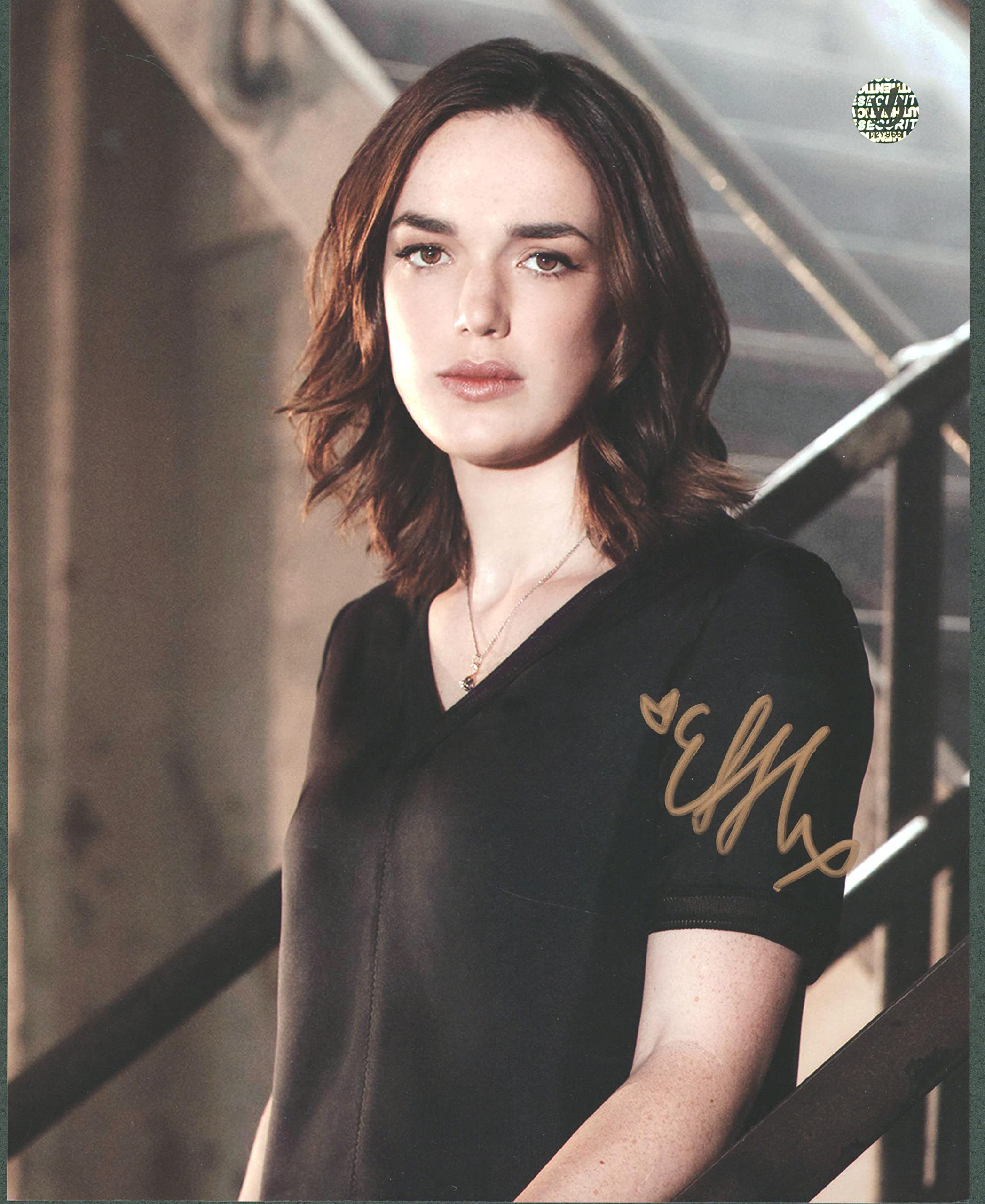 Elizabeth Henstridge Marvel's Agents of SHIELD Signed 8x10 Photo Wizard World 11