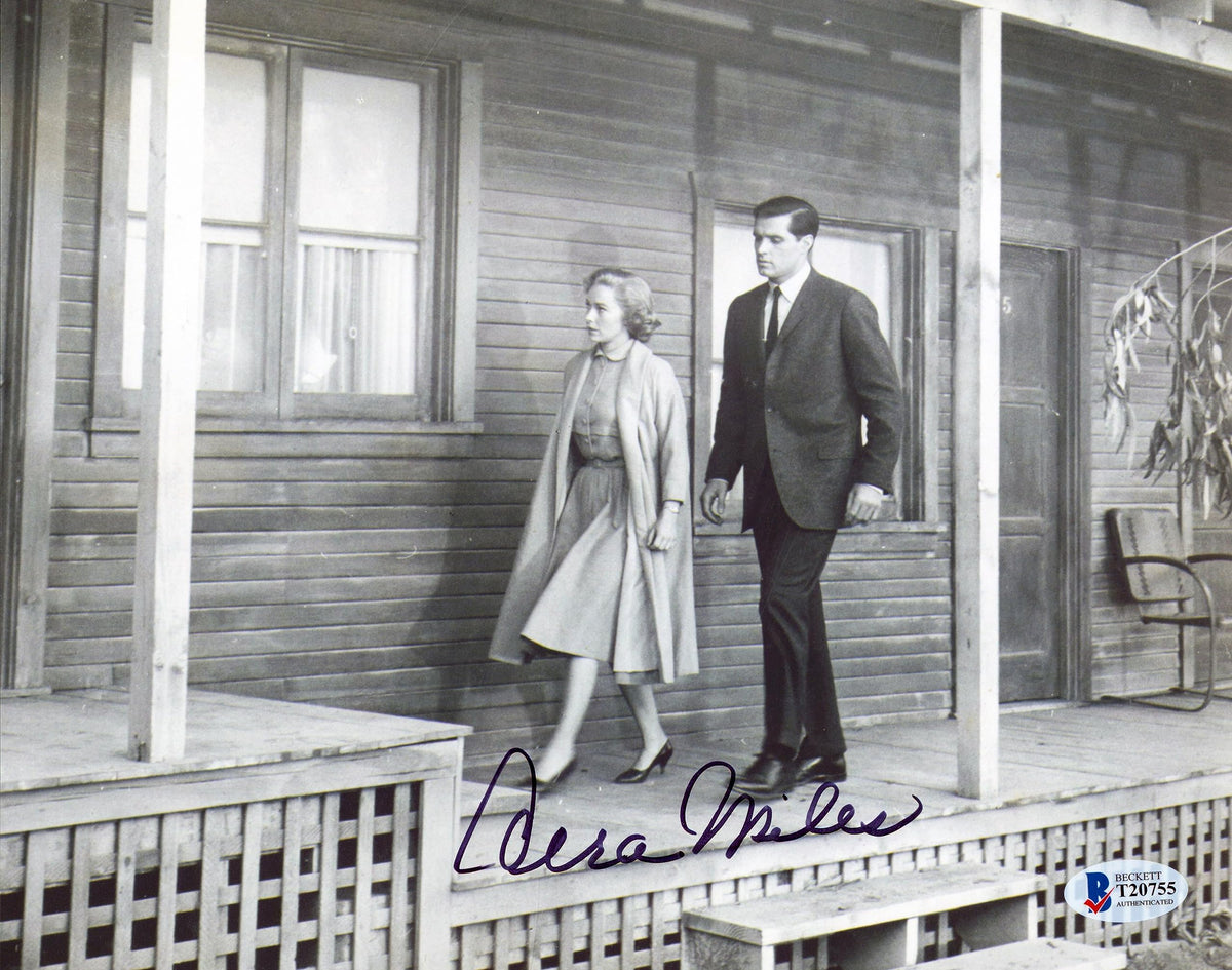Vera Miles Psycho Authentic Signed 8x10 Black & White Photo BAS #T20755