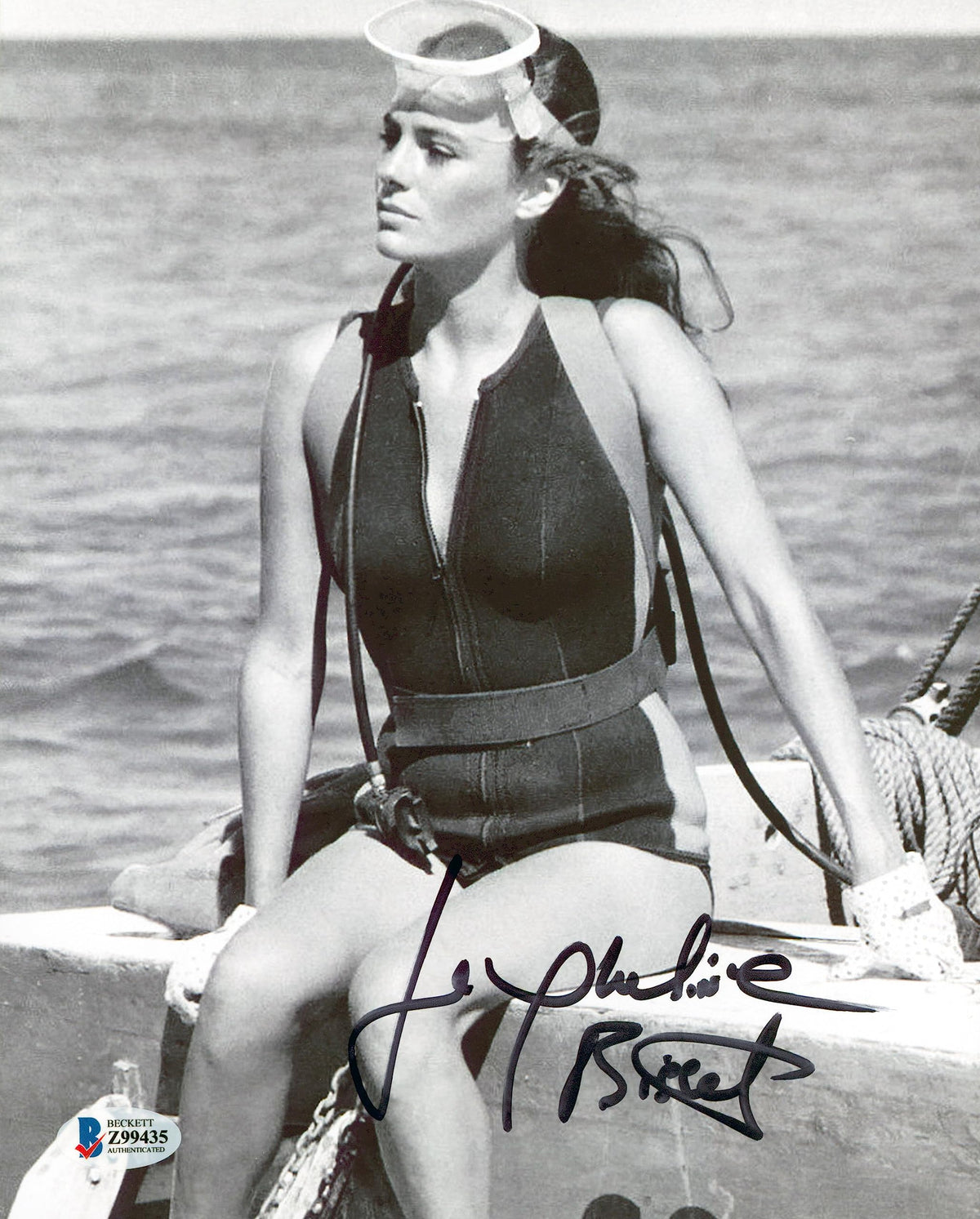 Jacqueline Bisset The Deep Signed 8x10 Black & White Sexy Photo BAS #Z99435