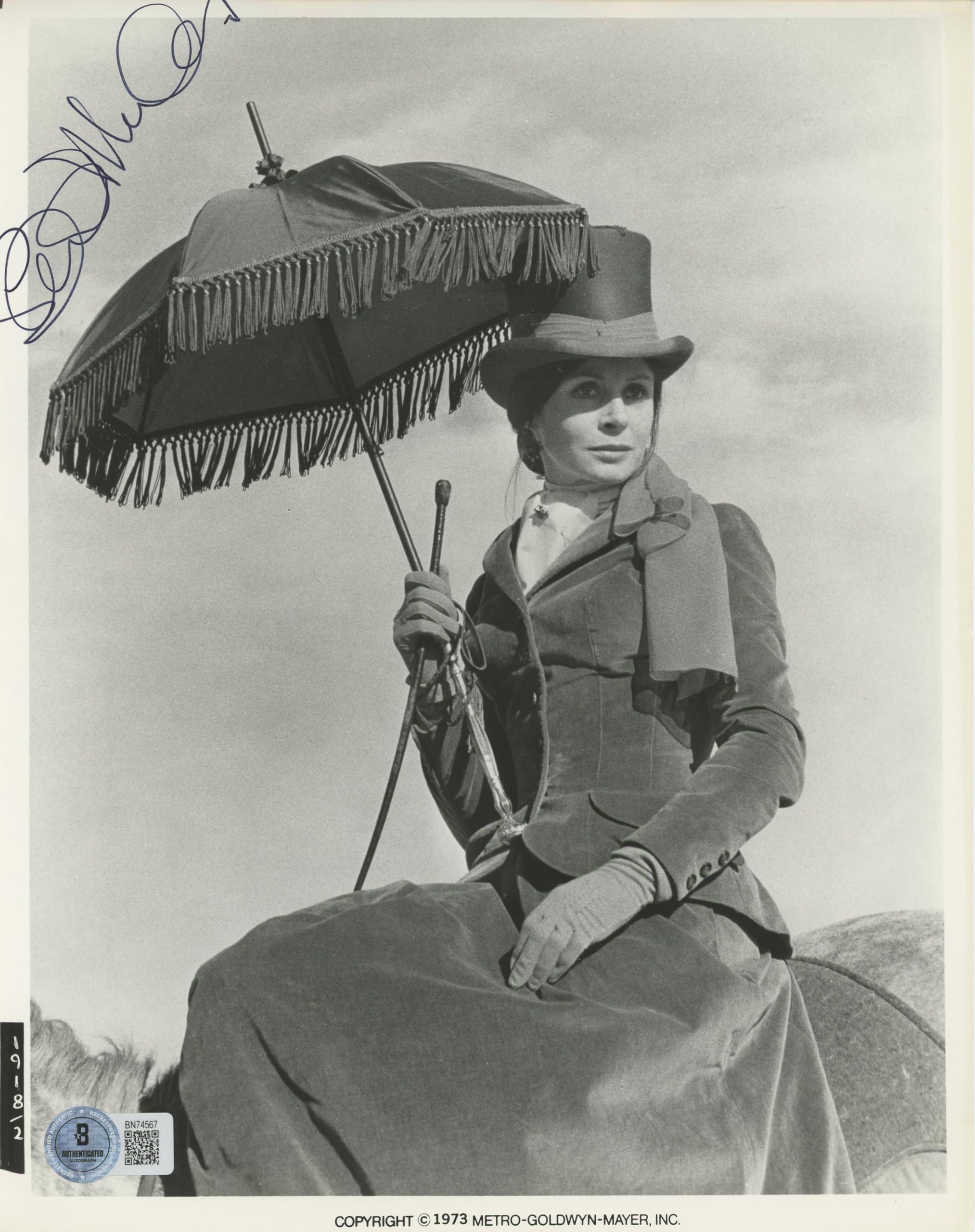 Sarah Miles The Man Who Loved Cat Dancing Signed 8x10 Photo BAS #BN74567