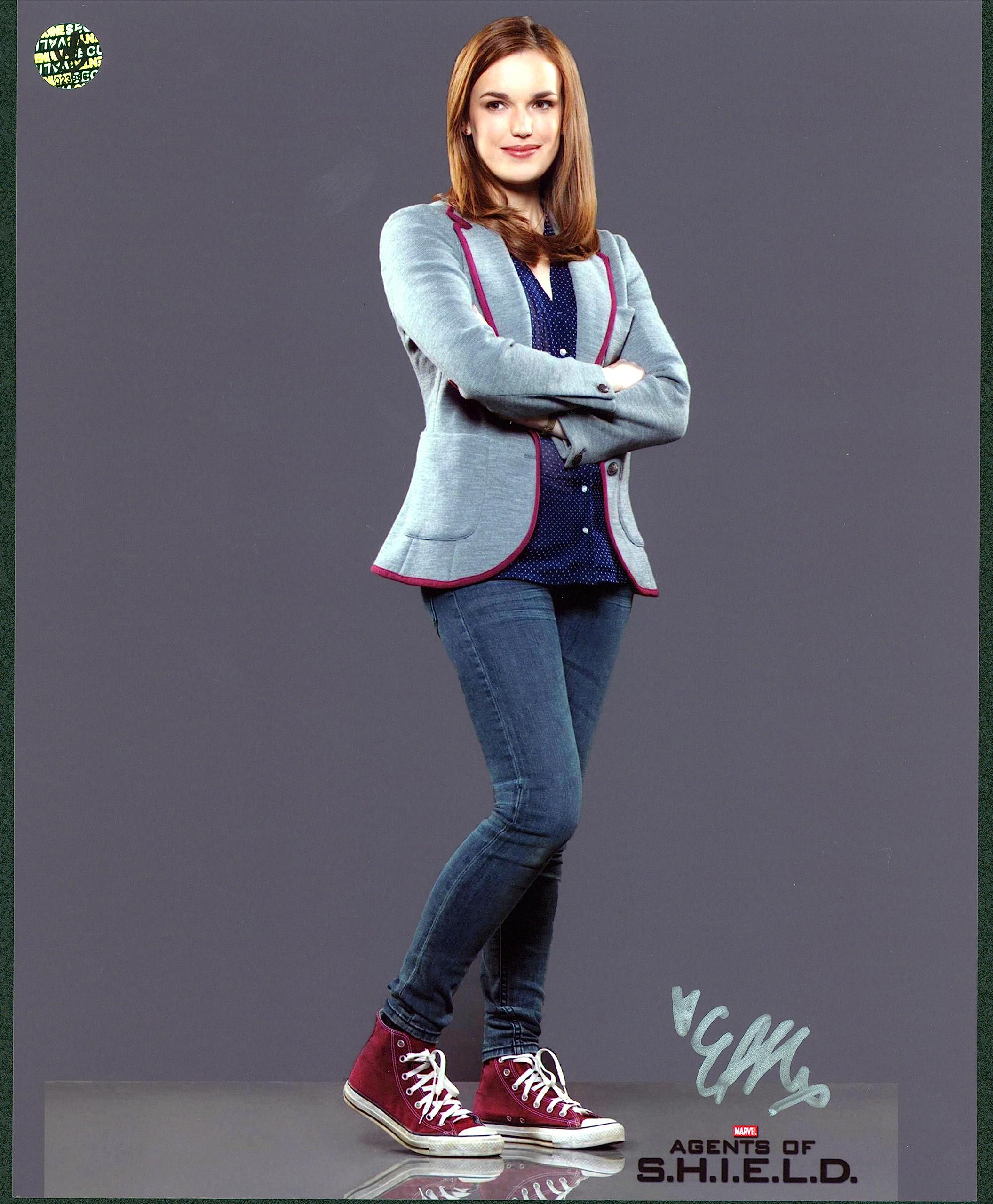 Elizabeth Henstridge Marvel's Agents of SHIELD Signed 8x10 Photo Wizard World 13