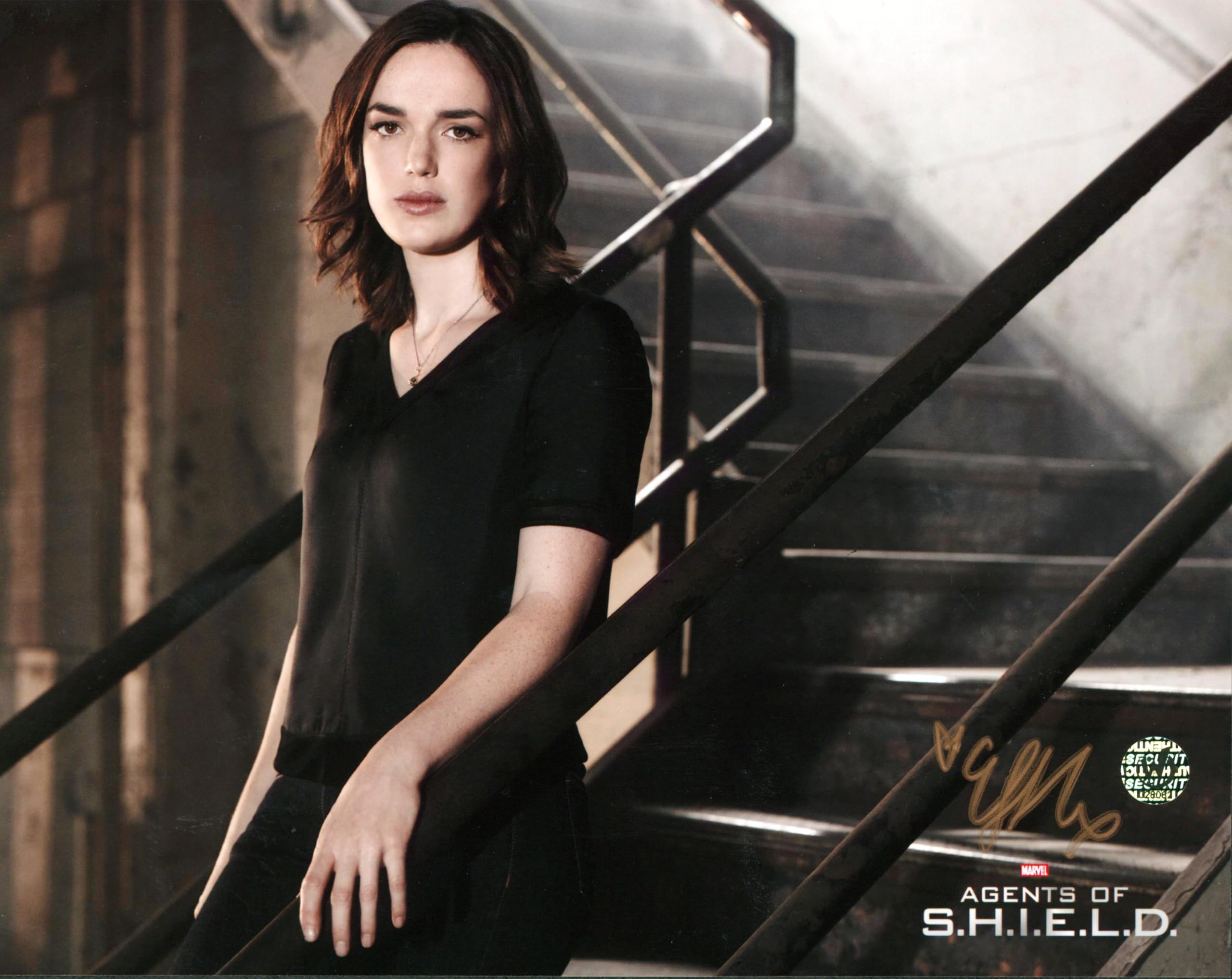 Elizabeth Henstridge Marvel's Agents of SHIELD Signed 8x10 Photo Wizard World 4