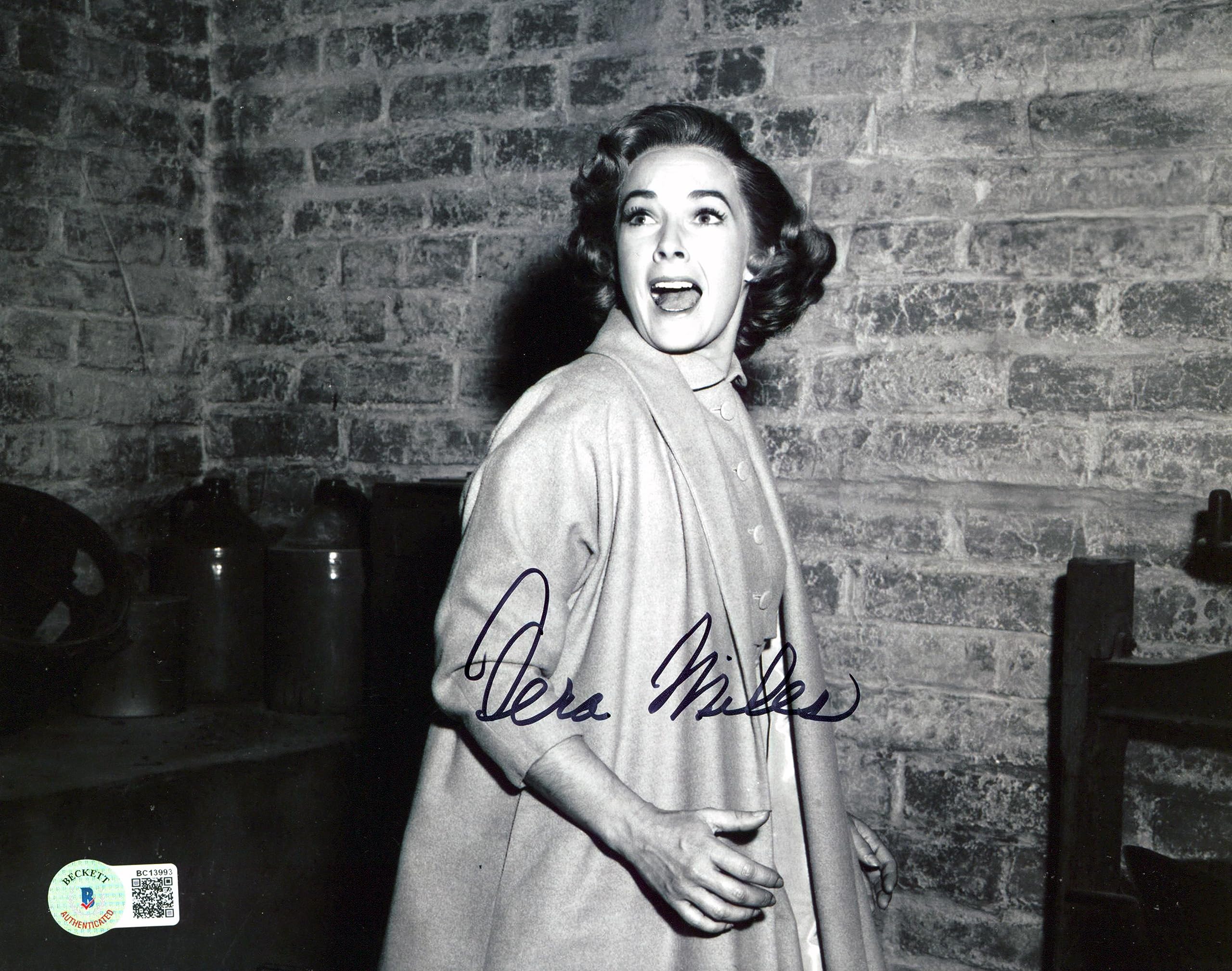 Vera Miles Psycho Authentic Signed 8x10 Black & White Photo BAS #BC13993