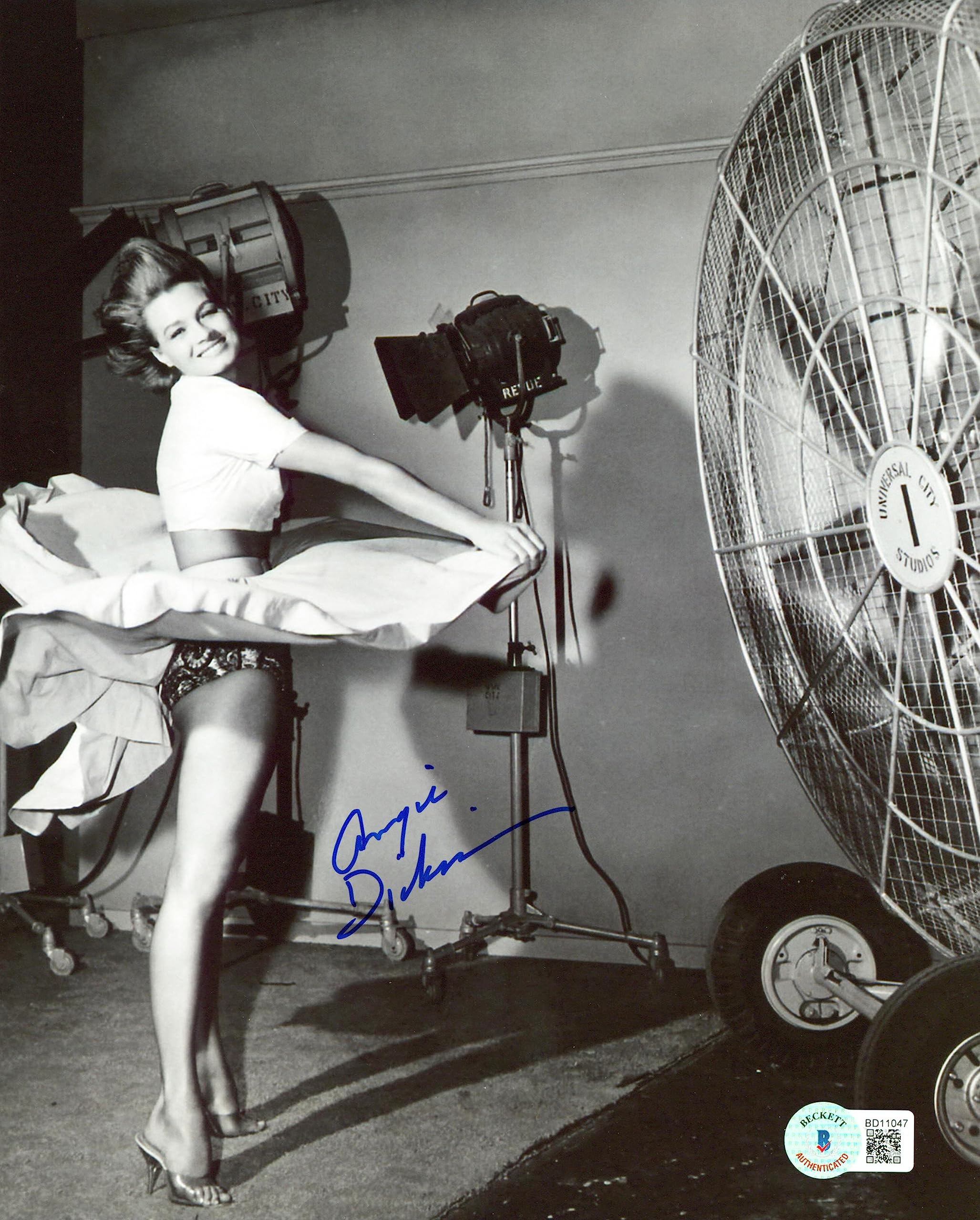 Angie Dickinson Rio Bravo Authentic Signed 8x10 Sexy Photo BAS #BD11047