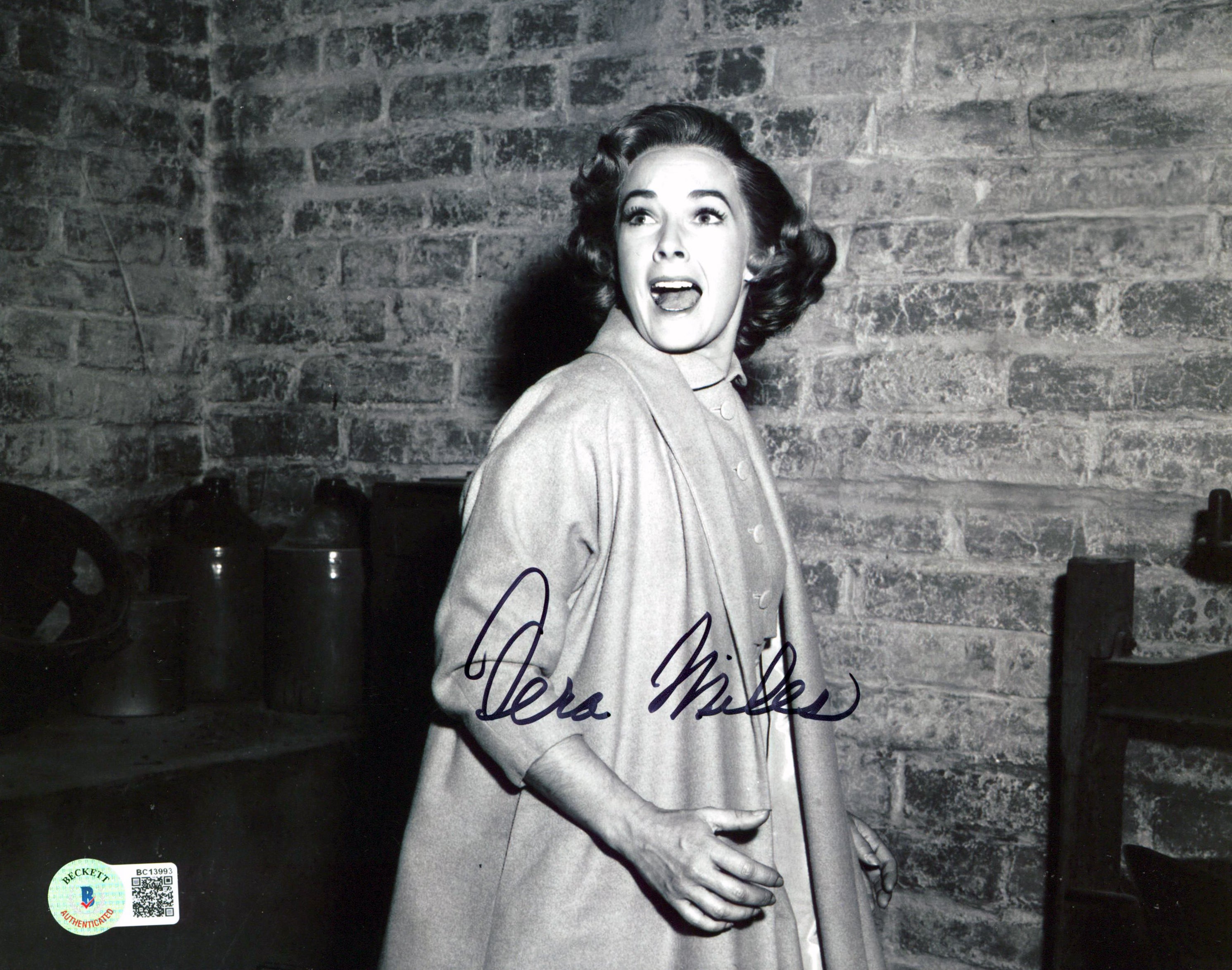 Vera Miles Psycho Authentic Signed 8x10 Black & White Photo BAS #BC13993