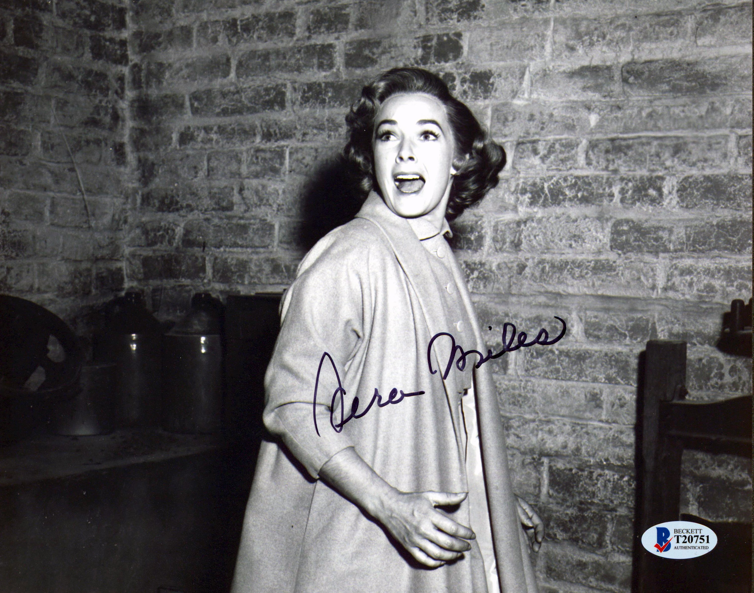 Vera Miles Psycho Authentic Signed 8x10 Photo Autographed BAS #T20751