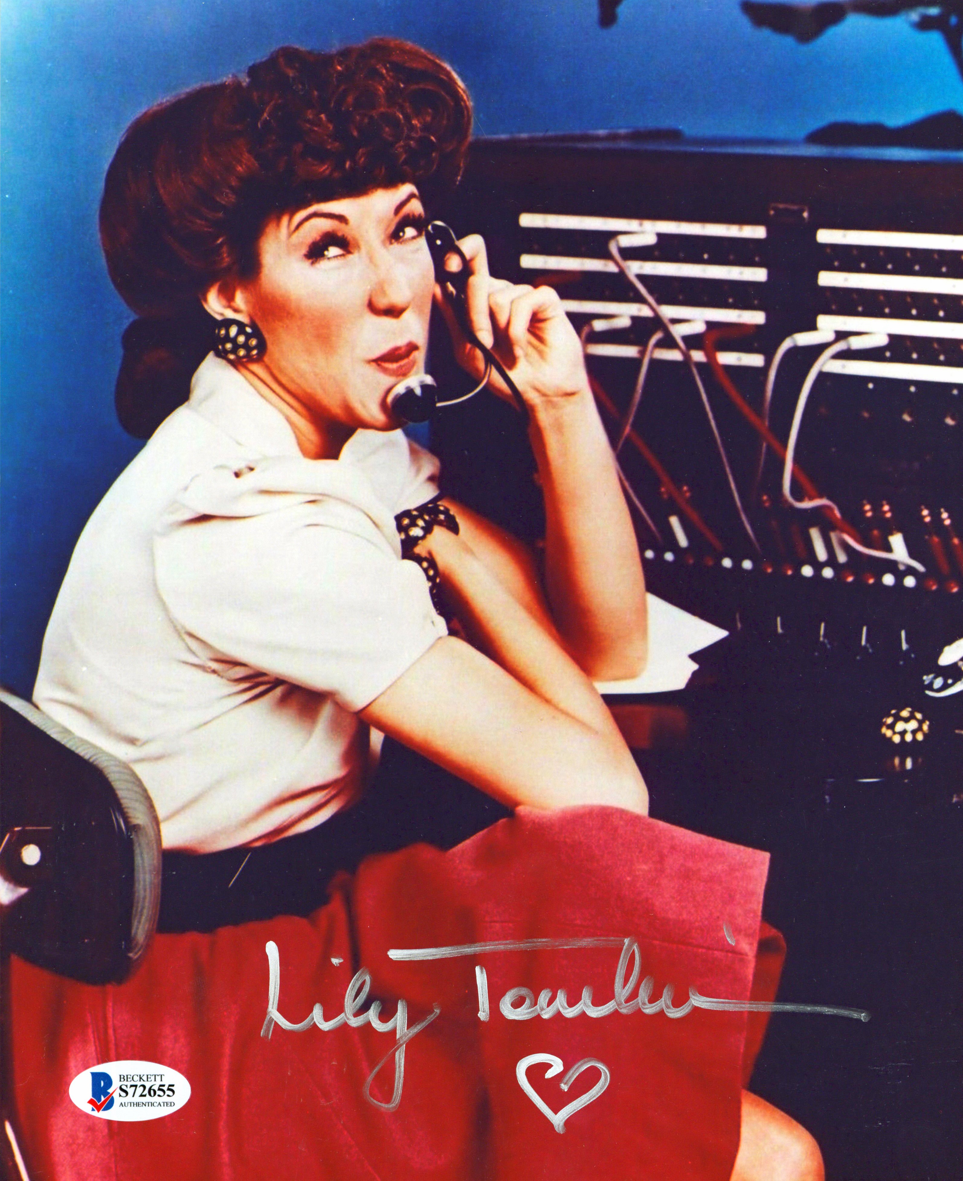 Lily Tomlin Rowan & Martin's Laugh-In Authentic Signed 8x10 Photo BAS #S72655