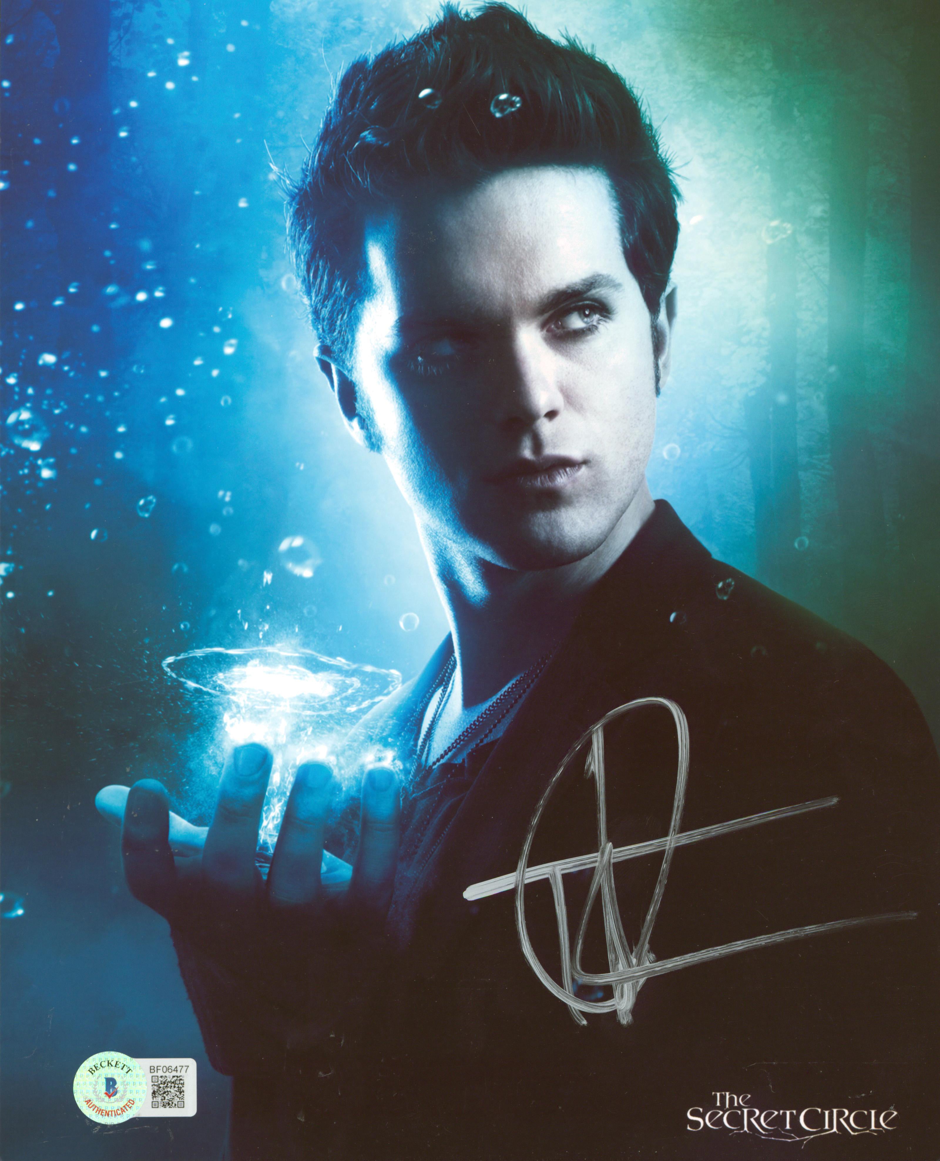 Thomas Decker The Secret Circle Authentic Signed 8x10 Photo BAS #BF06477