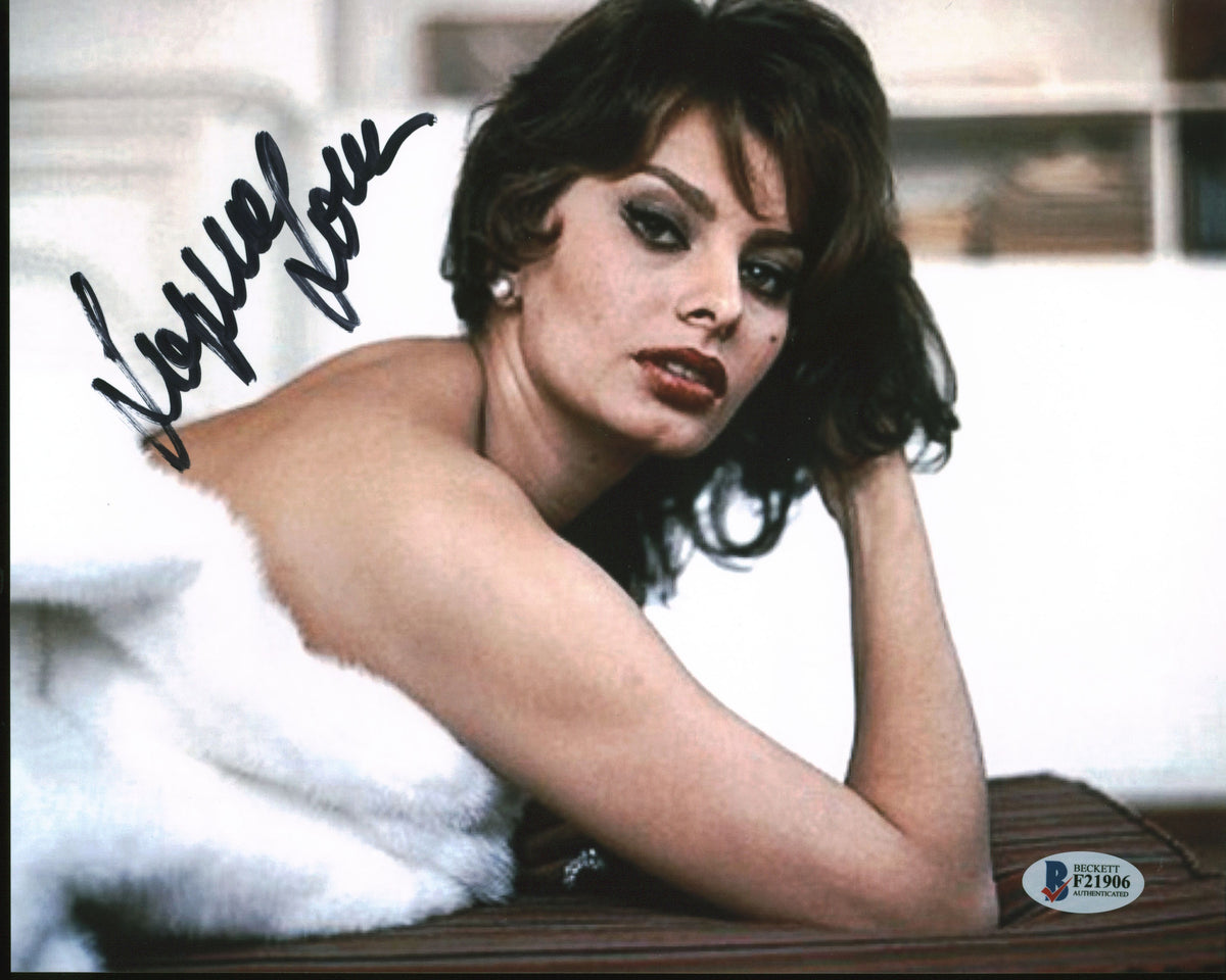 Sophia Loren Authentic Signed 8x10 Sexy Photo Autographed BAS #F21906