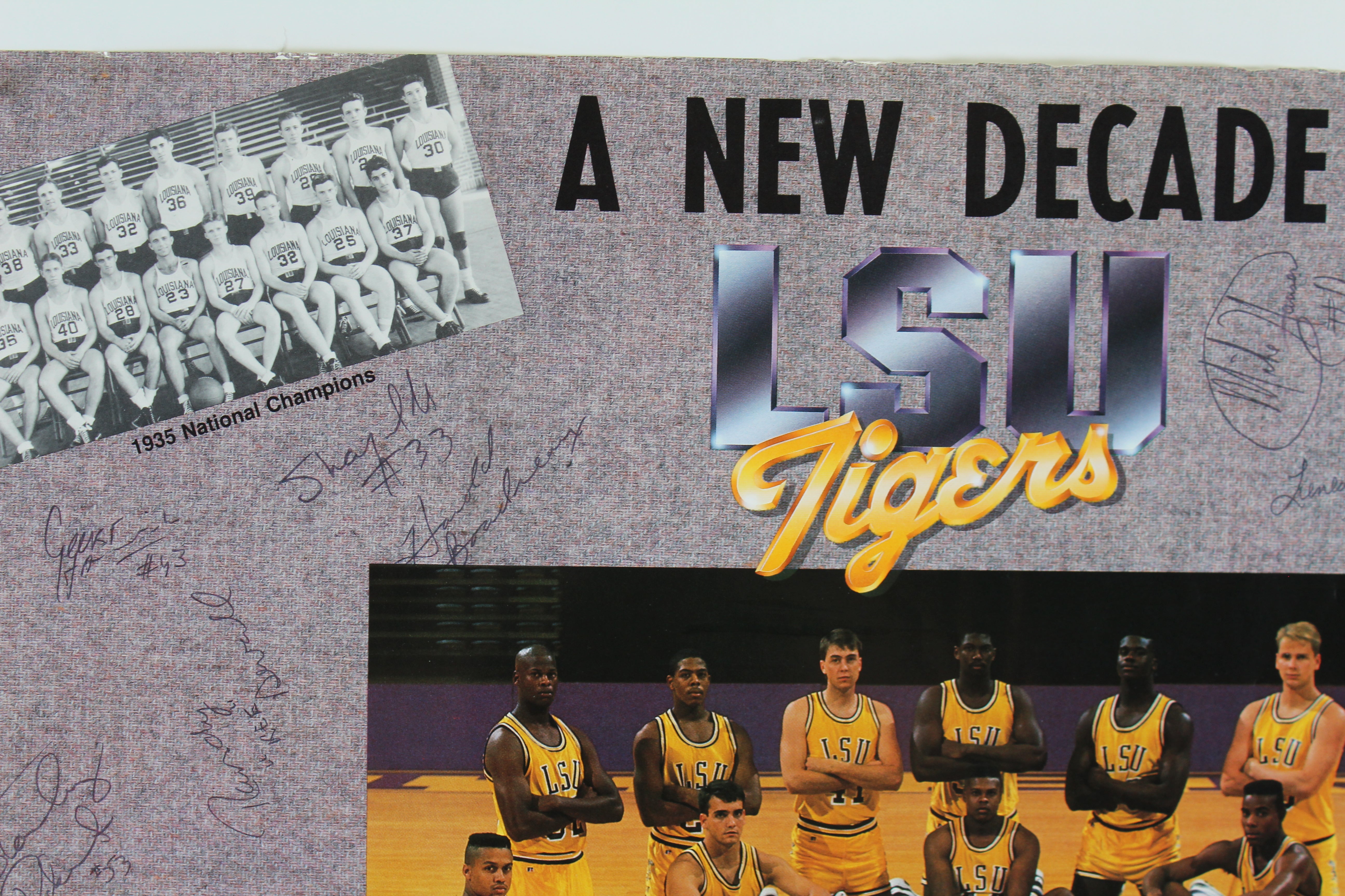 1989-90 LSU (14) Shaquille O’Neal, Jackson +12 Signed 18x23 Poster BAS #AA03698