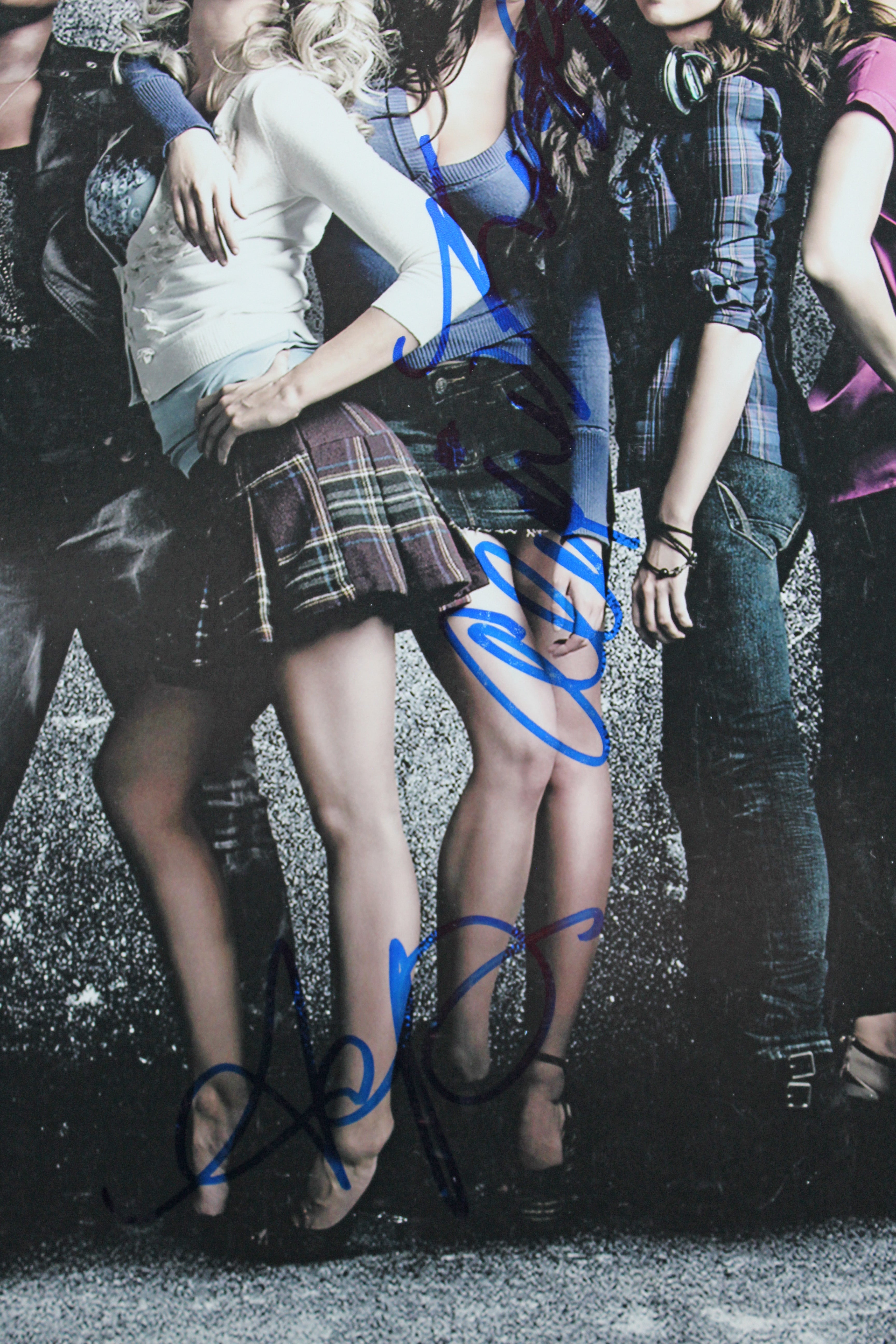 Anna Camp & Alexis Knapp Pitch Perfect Authentic Signed 12x18 Photo BAS #BB22909
