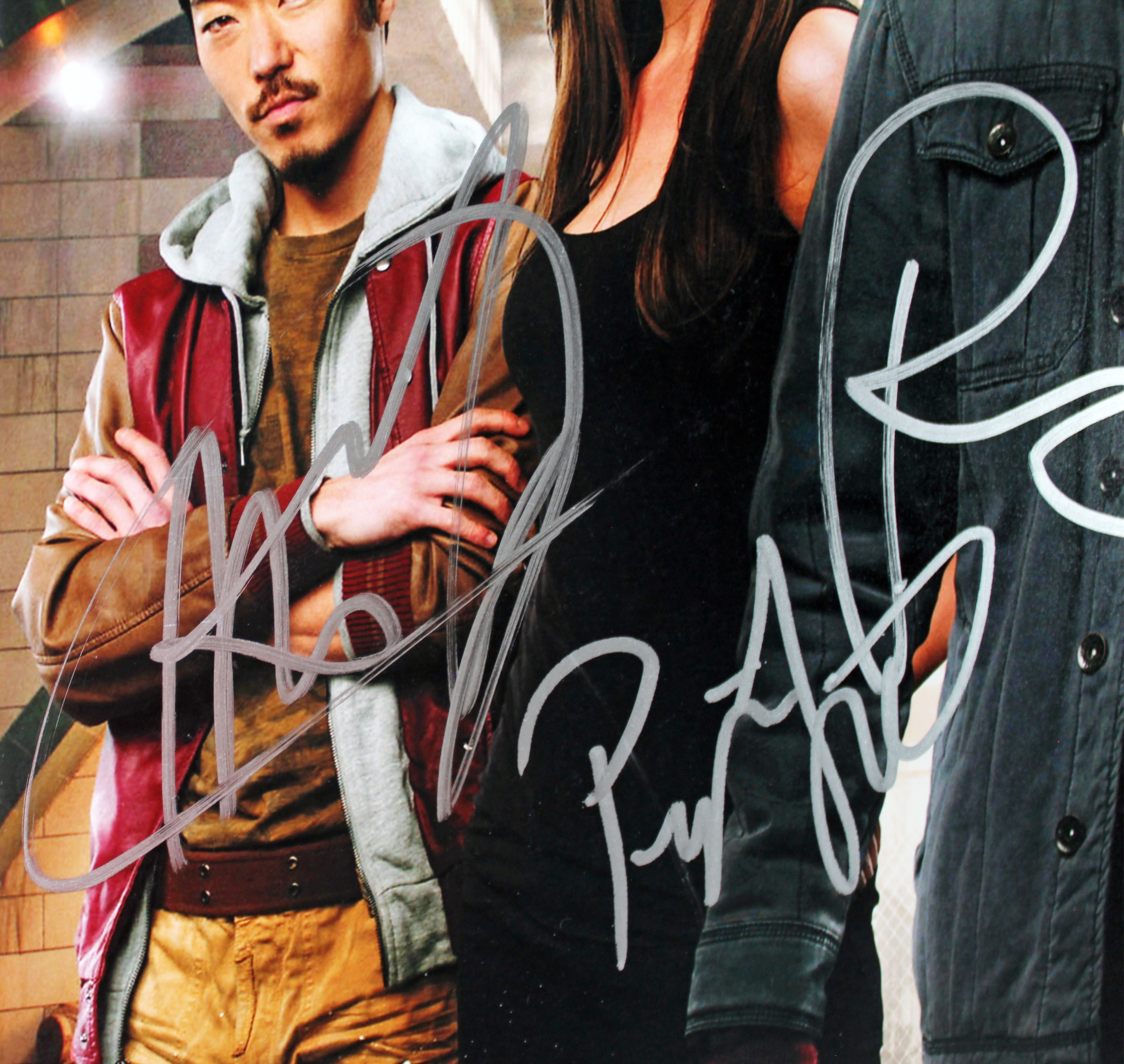 Tomorrow People (3) Amell, List, Yoo & Mitchell Signed 11x14 Photo BAS #AD64140