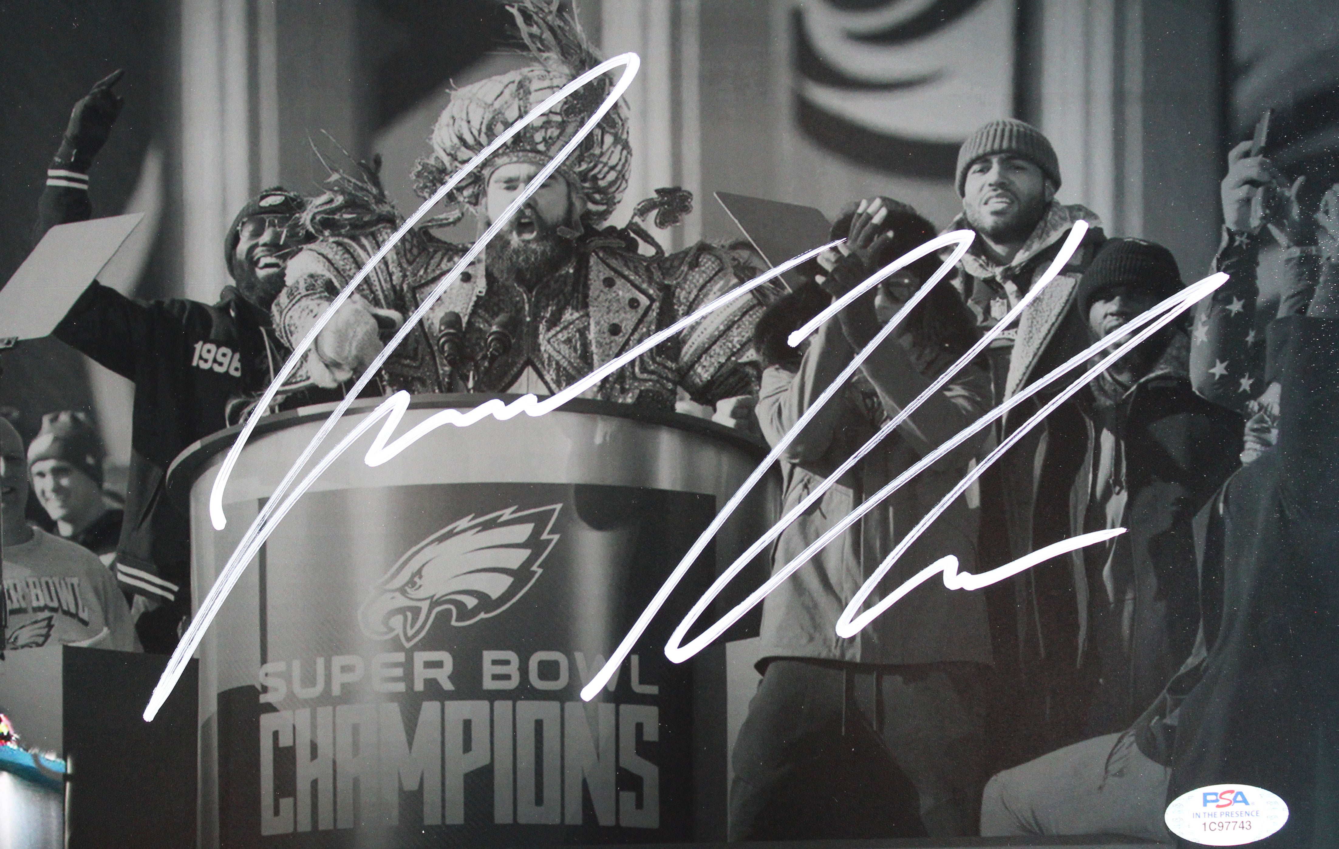 Eagles Jason Kelce Authentic Signed 16x20 SB Champions Speech Photo PSA/DNA Itp