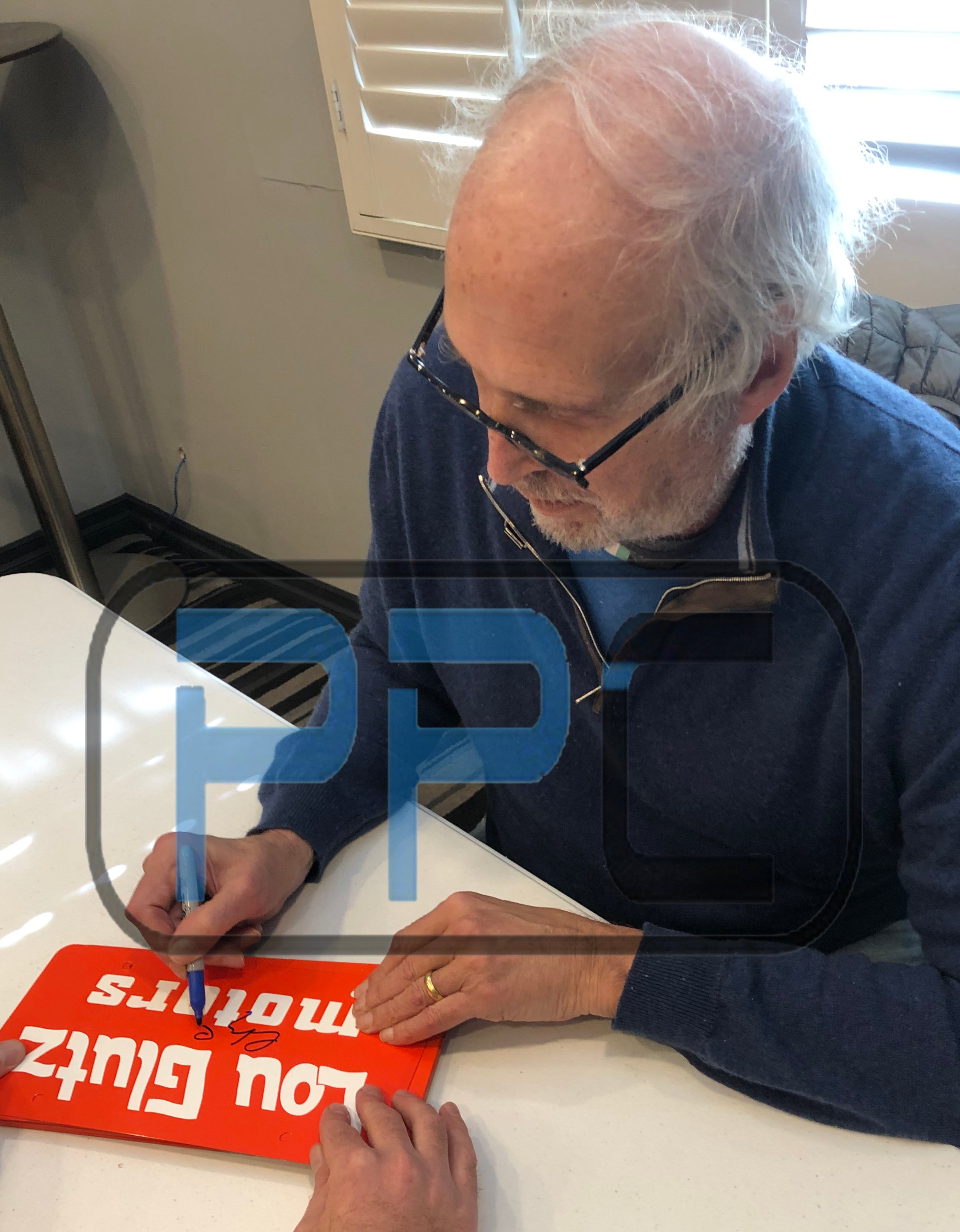 Chevy Chase Vacation Authentic Signed Lou Glutz Motors License Plate BAS Witness