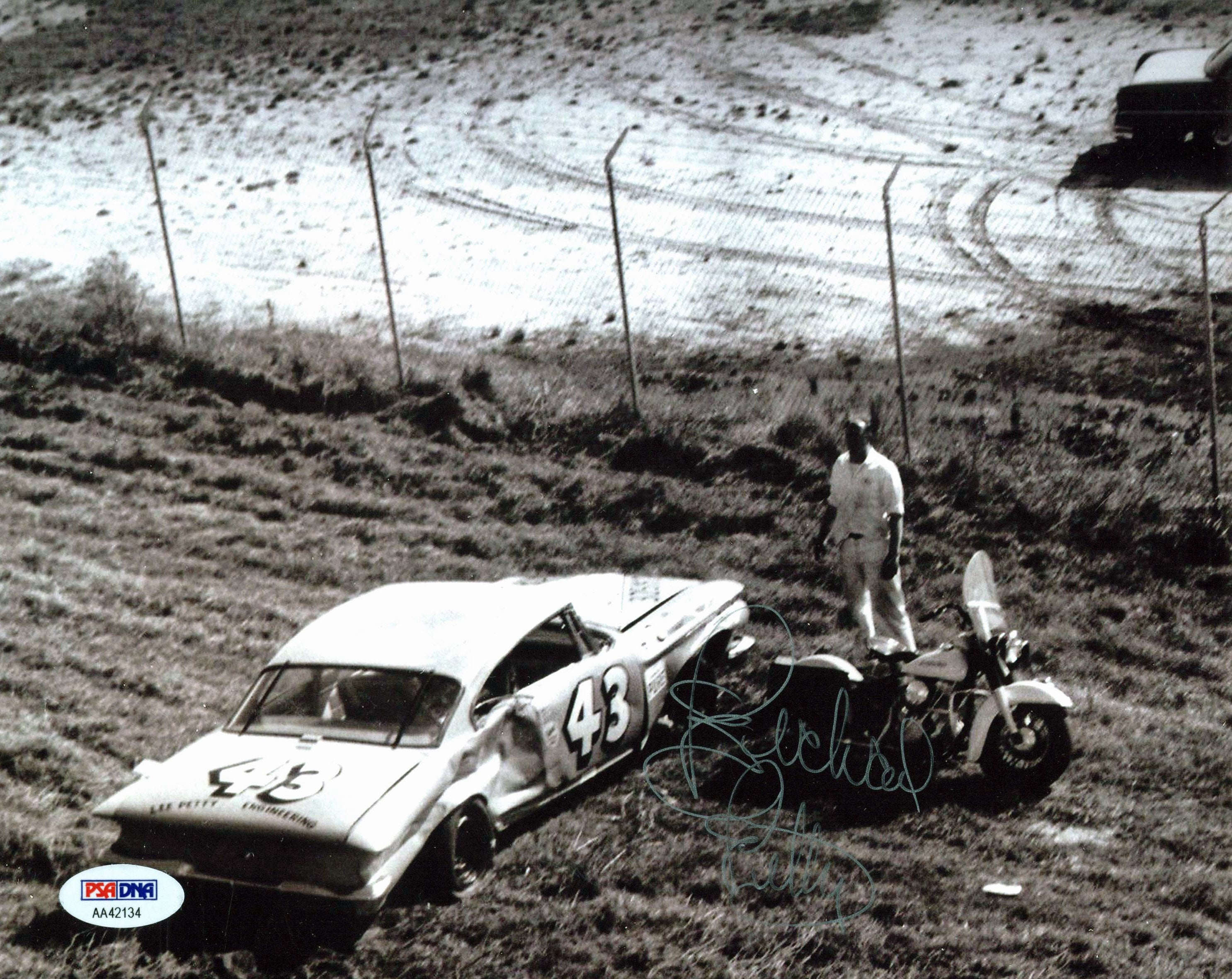 NASCAR Richard Petty Authentic Signed 8x10 Photo Autographed PSA/DNA #AA42134
