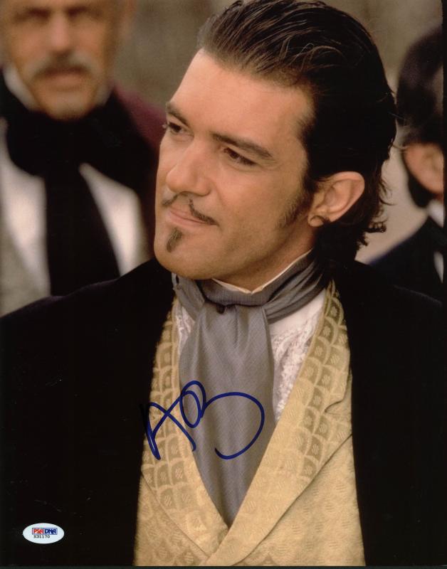 Antonio Banderas Signed Authentic 11X14 Photo Autographed PSA/DNA #X31170
