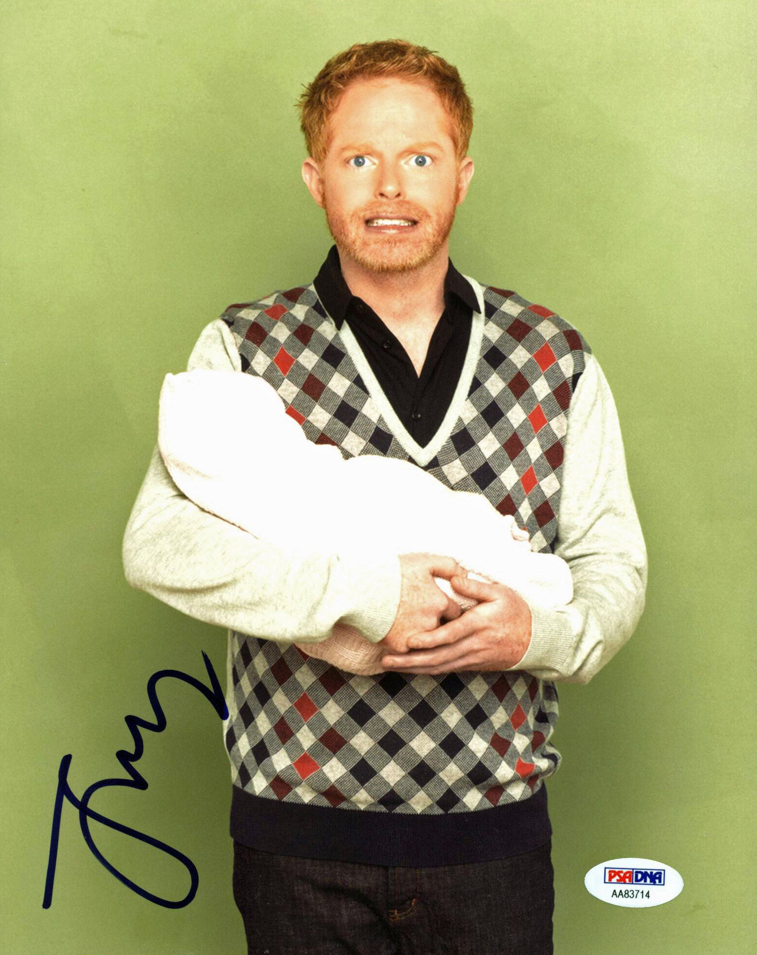 Jesse Tyler Ferguson Modern Family Authentic Signed 8X10 Photo PSA/DNA #AA83714