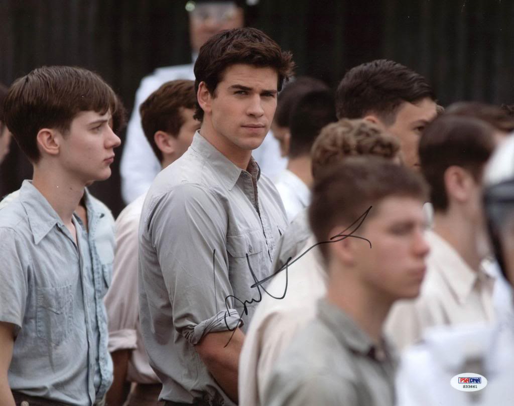 Liam Hemsworth The Hunger Games Signed Authentic 11X14 Photo PSA/DNA #S33661