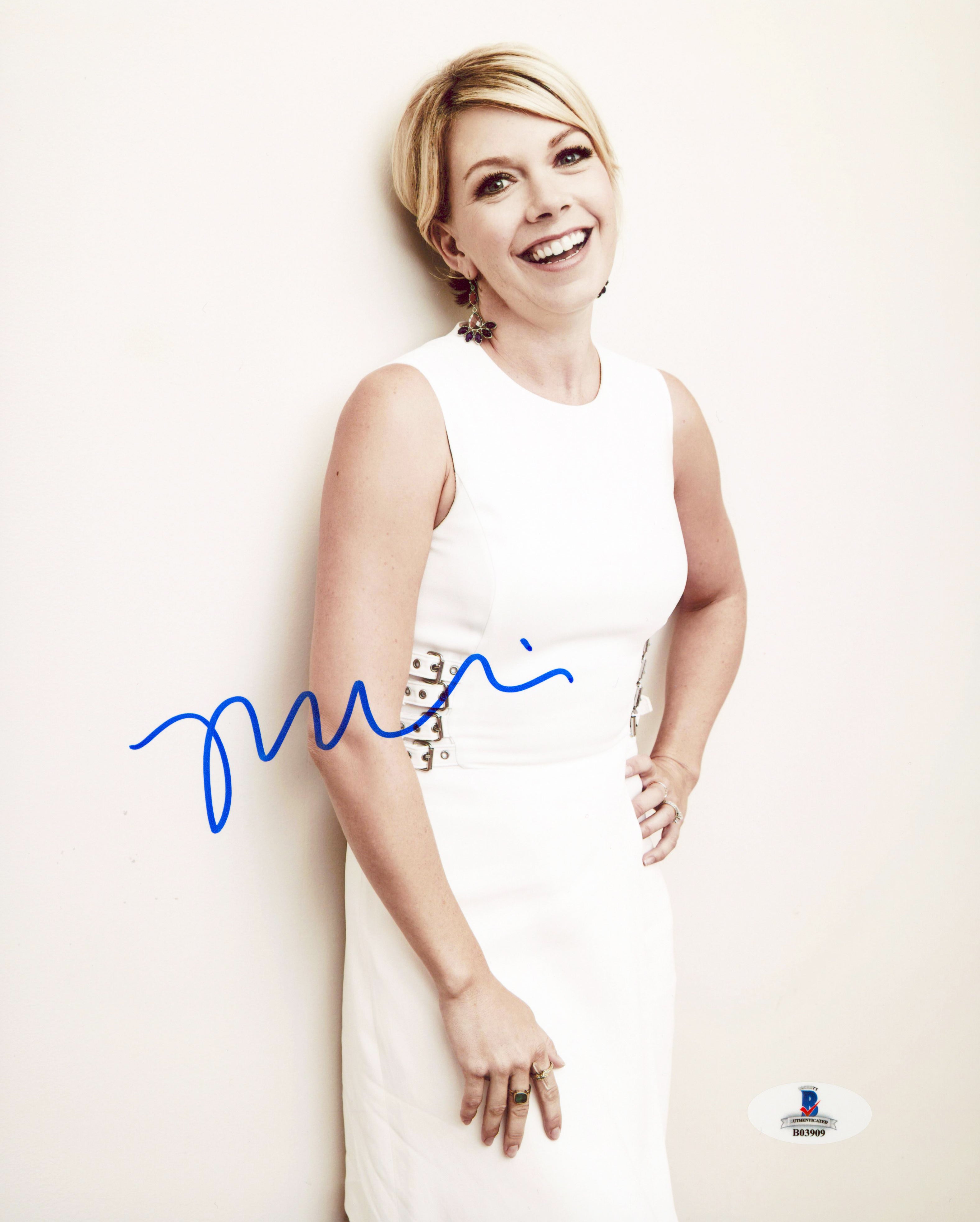 Mary Elizabeth Ellis It's Always Sunny Signed 8x10 Photo Autographed BAS #B03909