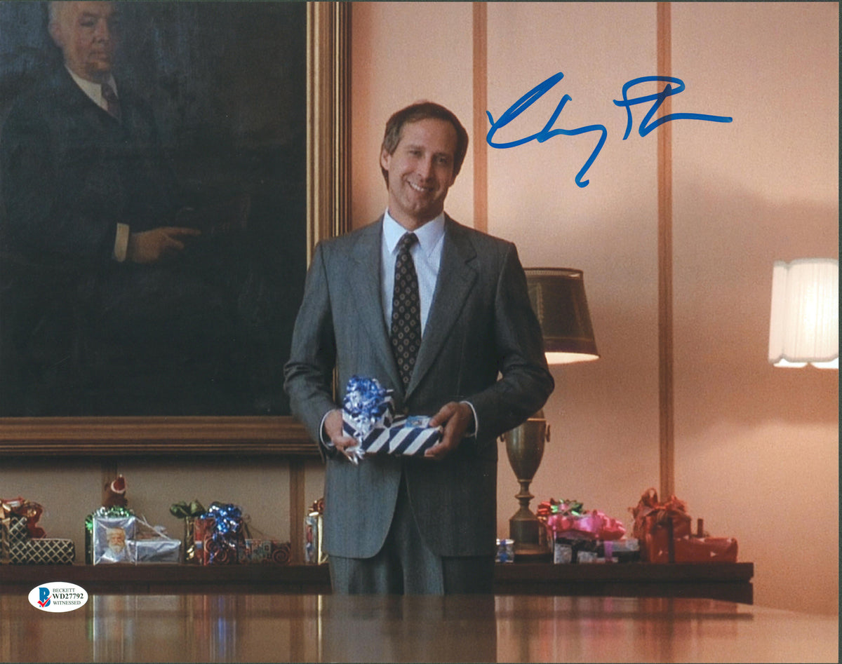 Chevy Chase National Lampoon's Christmas Vacation Signed 11x14 Photo BAS WD27792