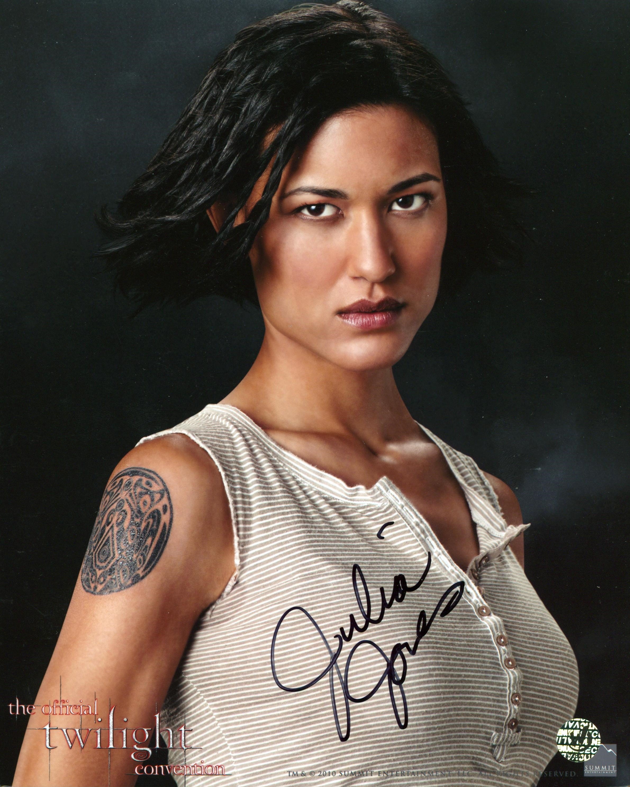 Julia Jones Twilight Authentic Signed 8x10 Photo Autographed Wizard World