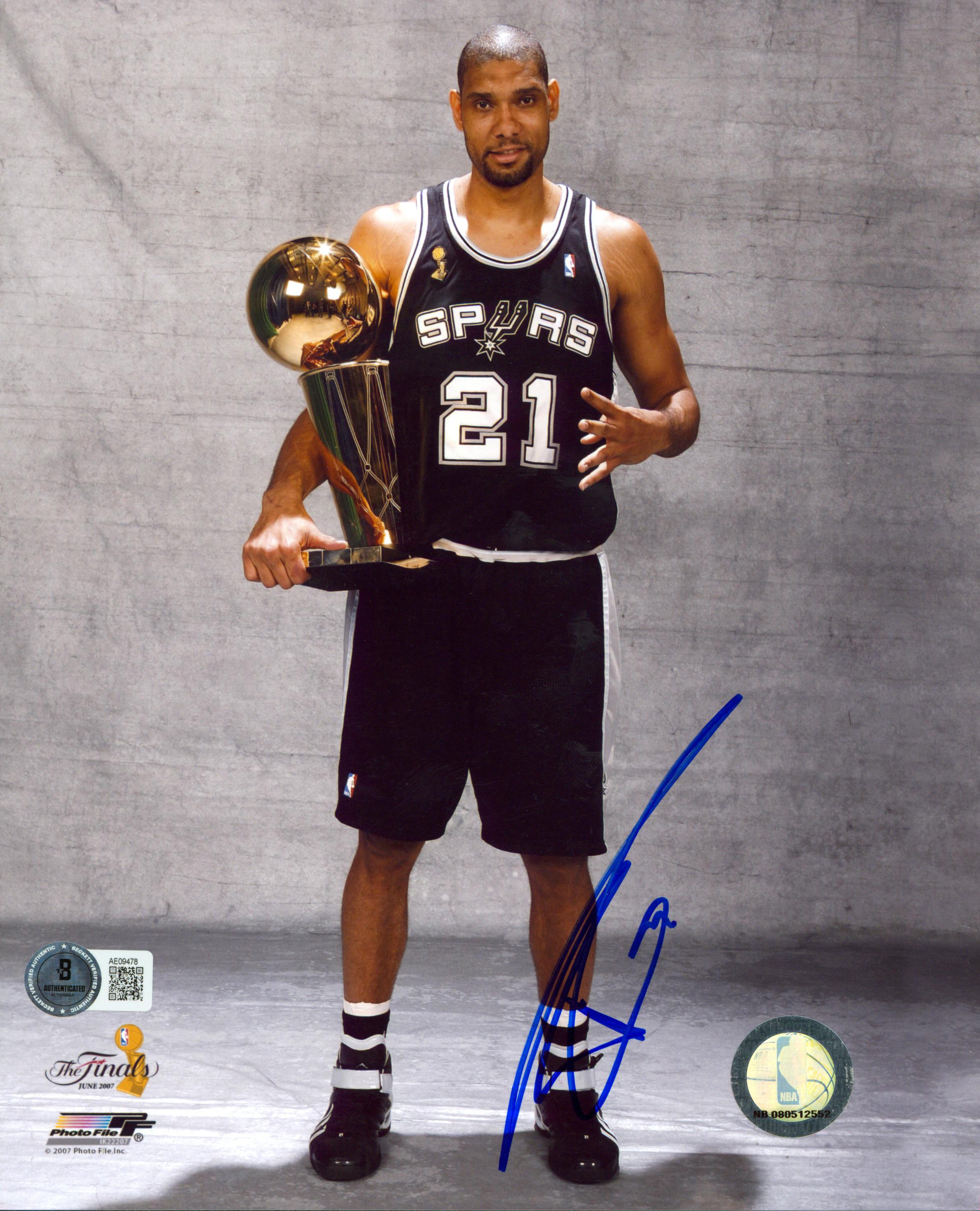 Spurs Tim Duncan Authentic Signed 8x10 Photo Autographed BAS #AE09478